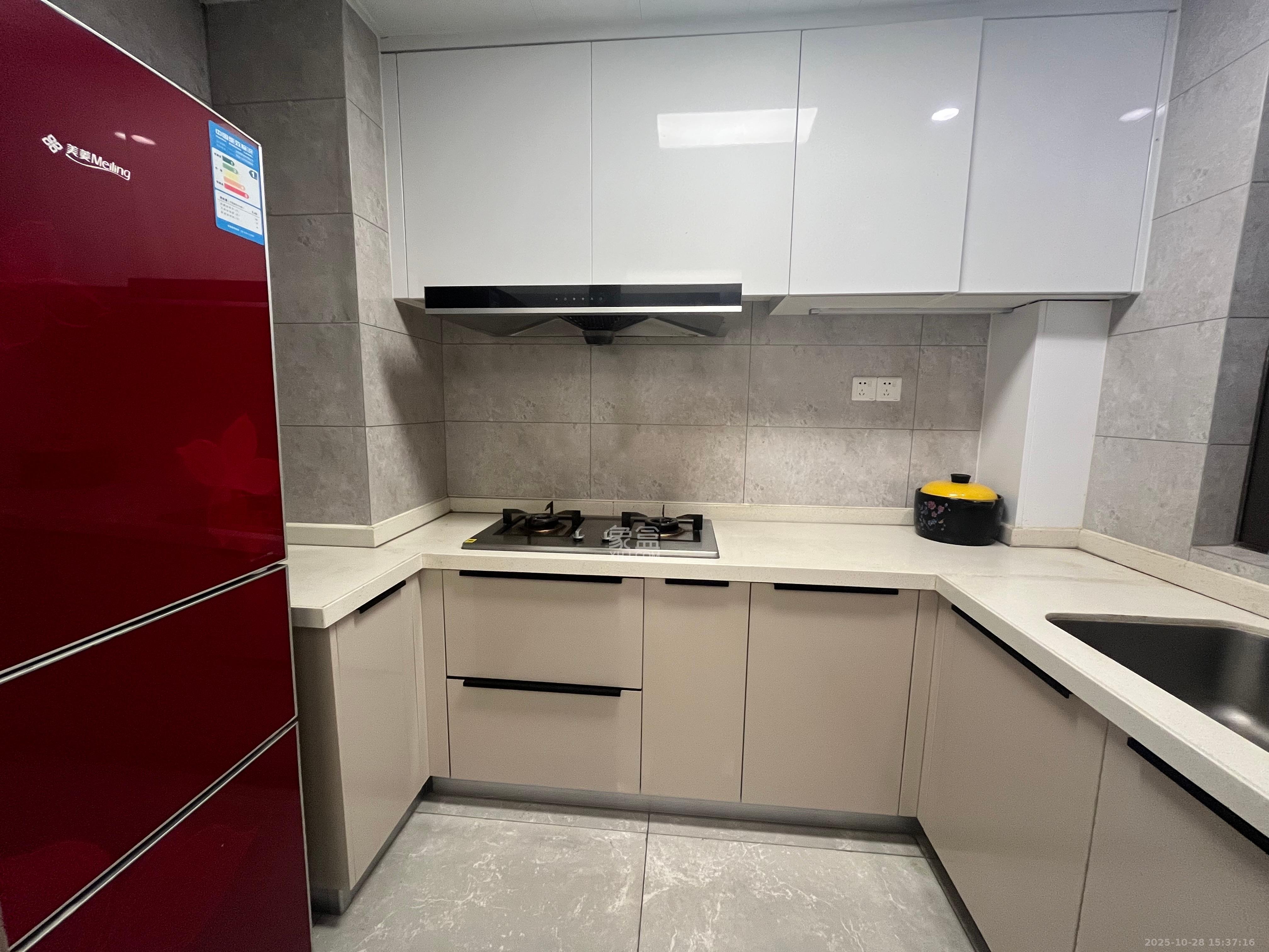 龙湖铂金中心（龙湖春江郦城）  3室2厅2卫    4200.0元/月室内图