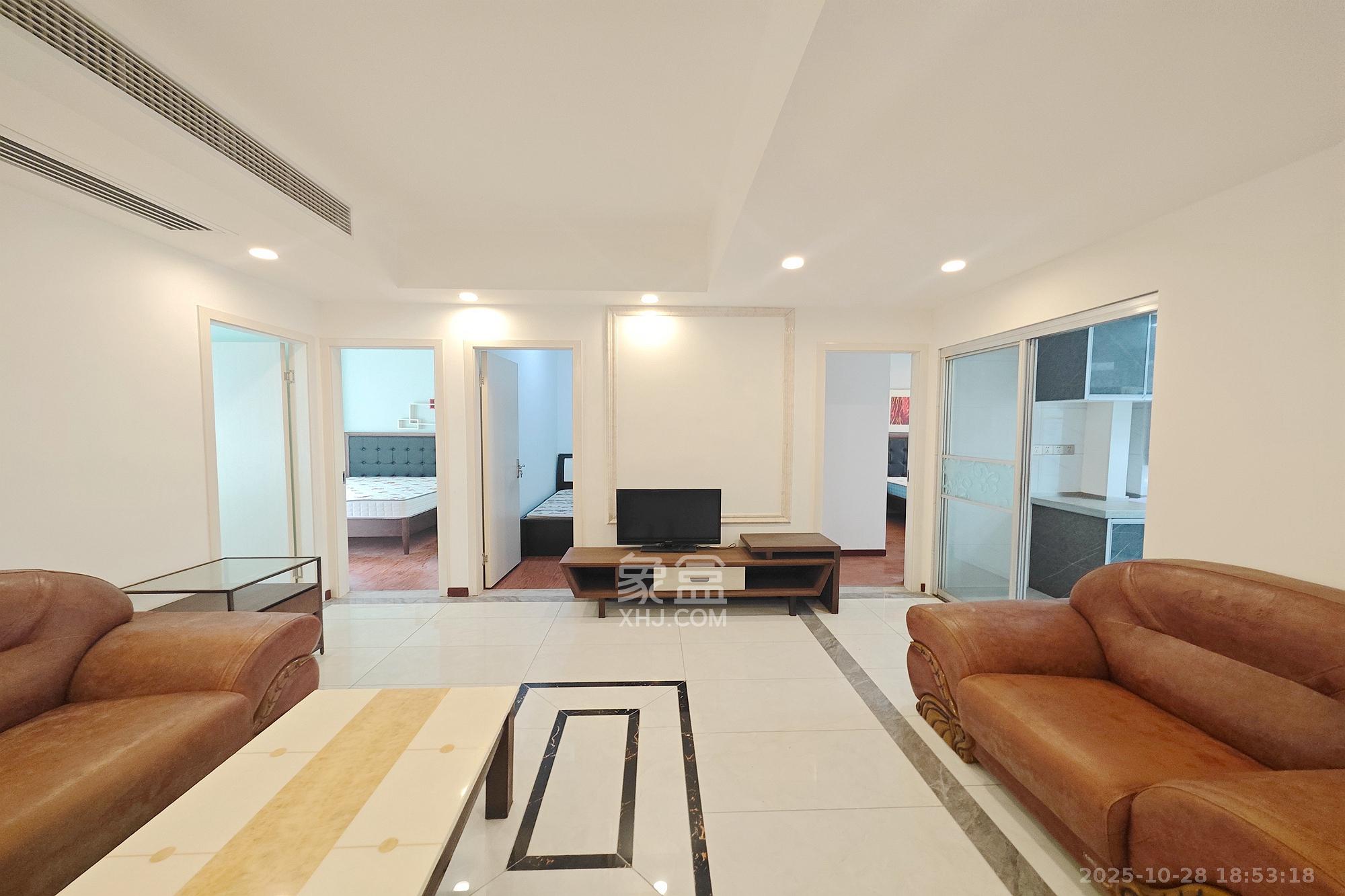 和卉家园  4室2厅1卫    138.0万客厅