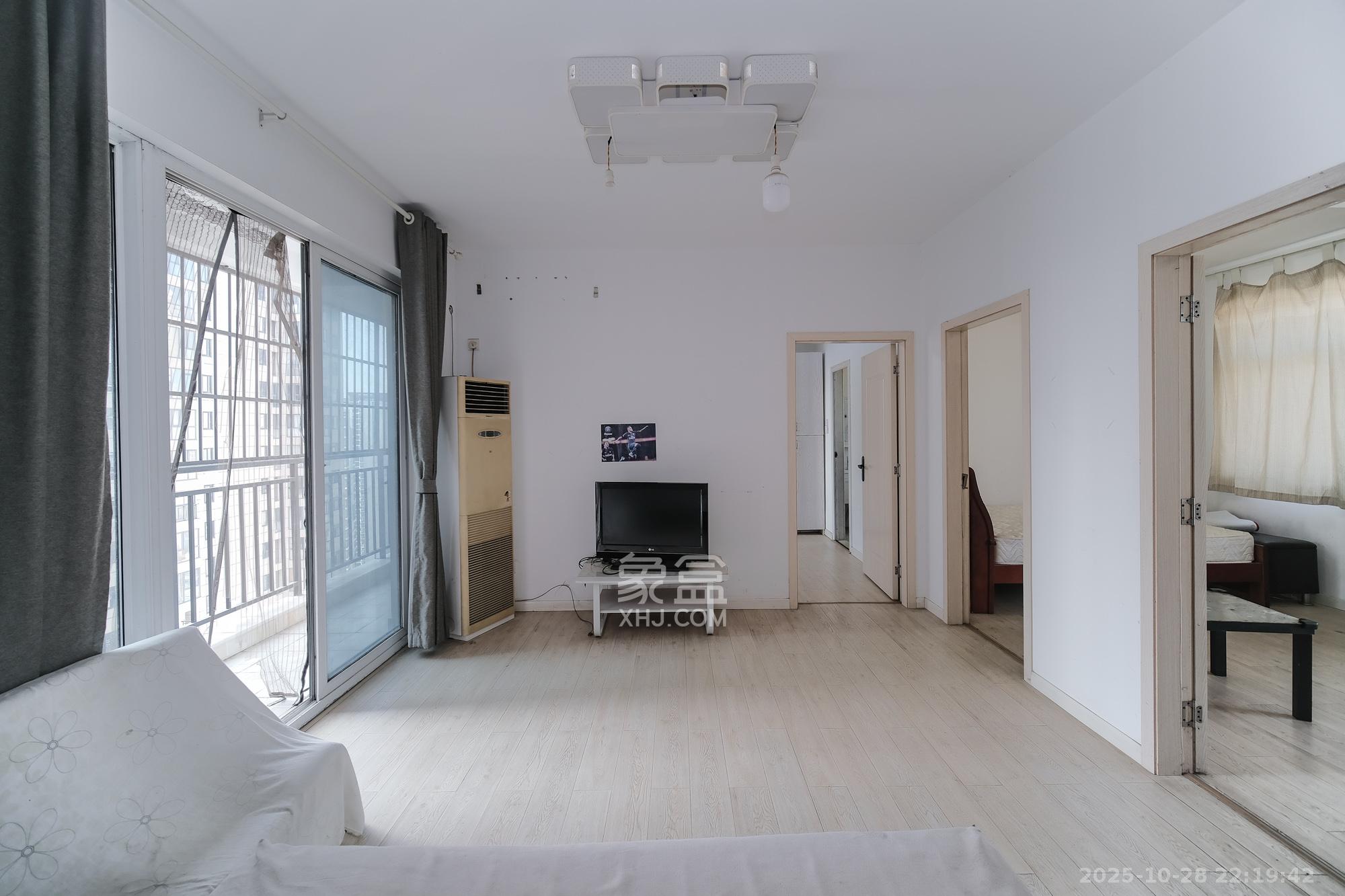 和悦城(蟠龙景苑) 3室2厅2卫 56.8万 和悦城(蟠龙景苑) 3室2厅2卫 56.8万客厅