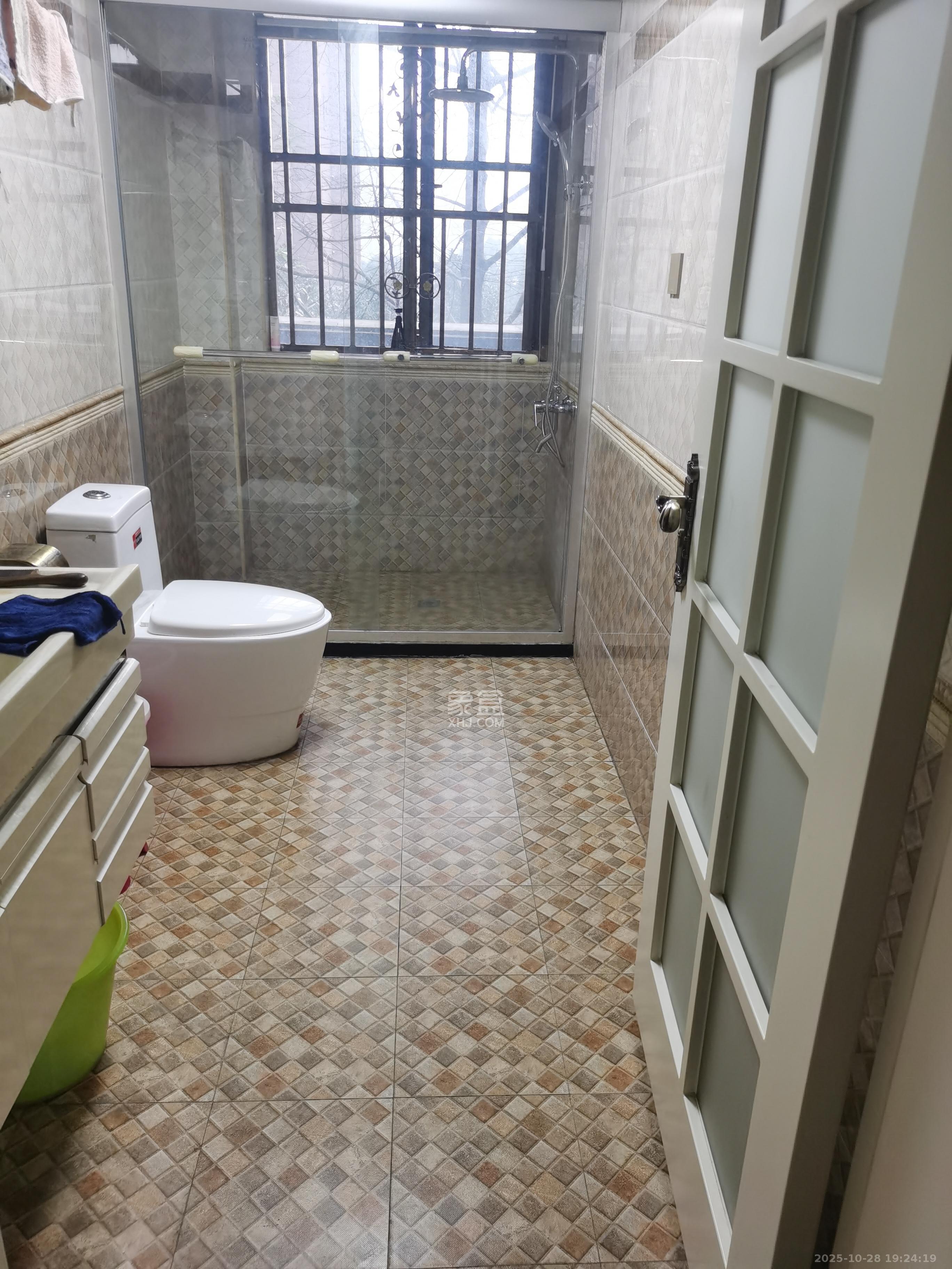 奥林匹克花园  3室1厅2卫    2800.0元/月室内图