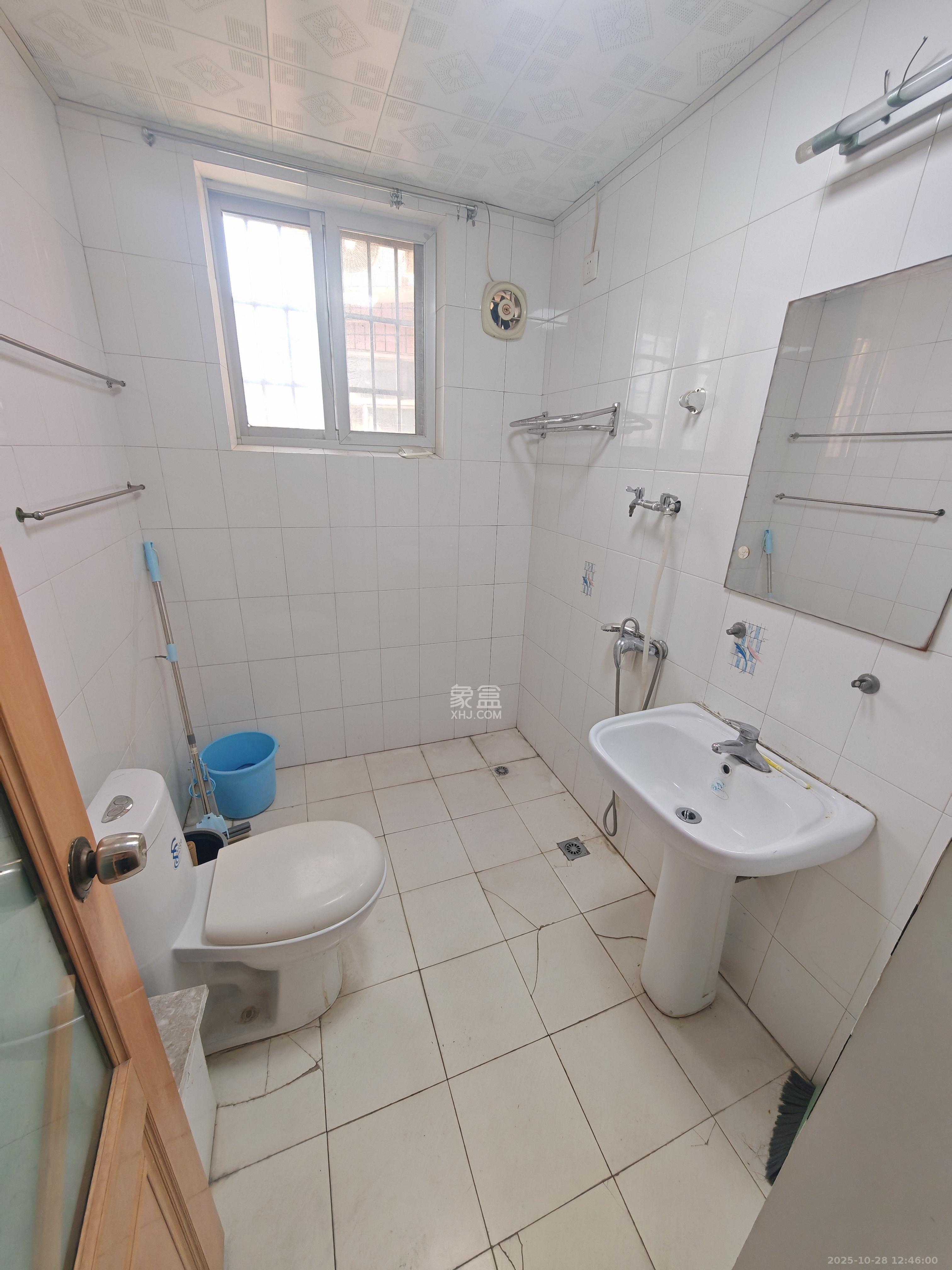 丰泉家园  3室2厅2卫    3000.0元/月 丰泉家园  3室2厅2卫    3000.0元/月室内图