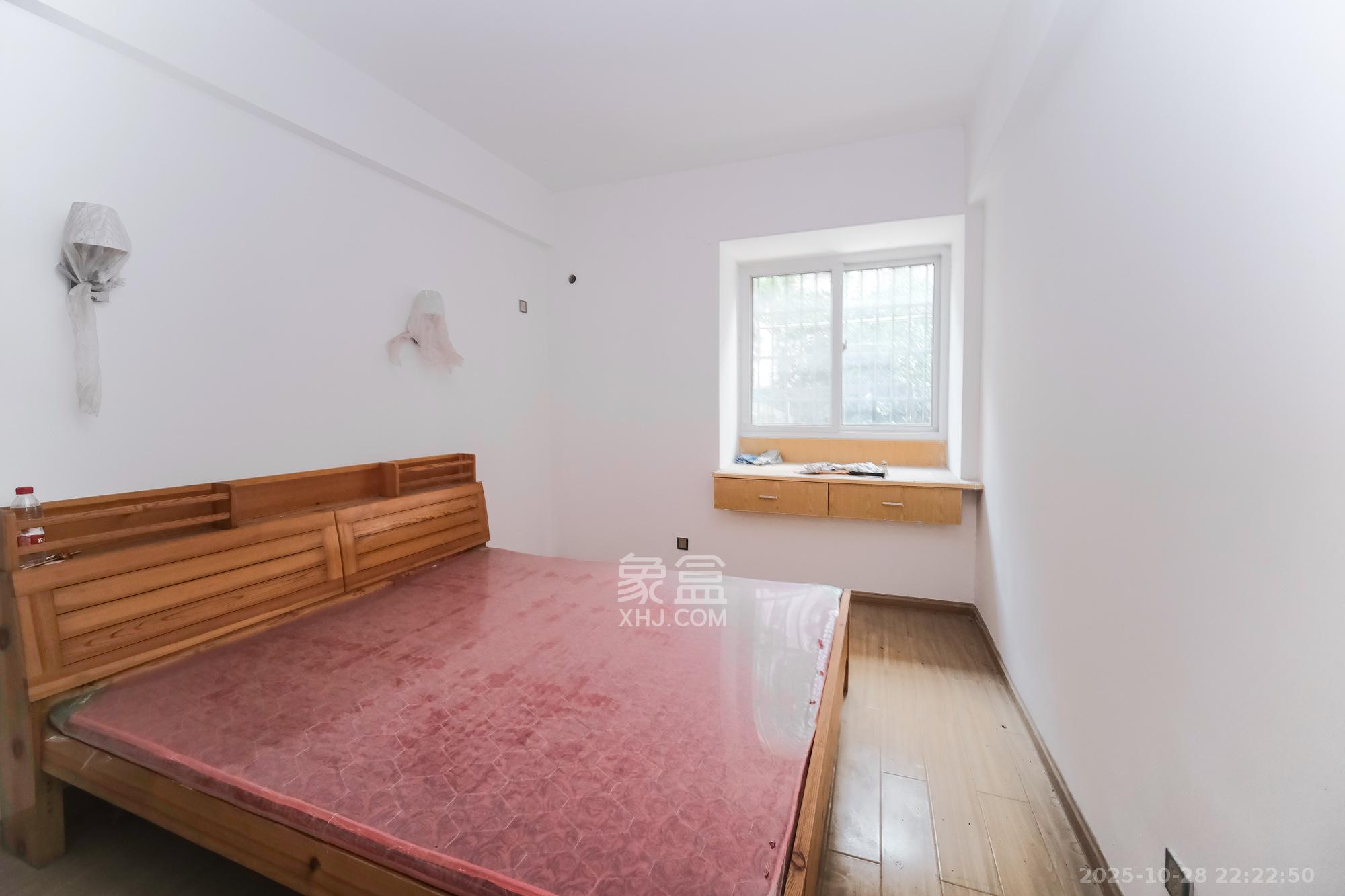 山水湾  3室2厅1卫    75.0万 山水湾  3室2厅1卫    75.0万卧室