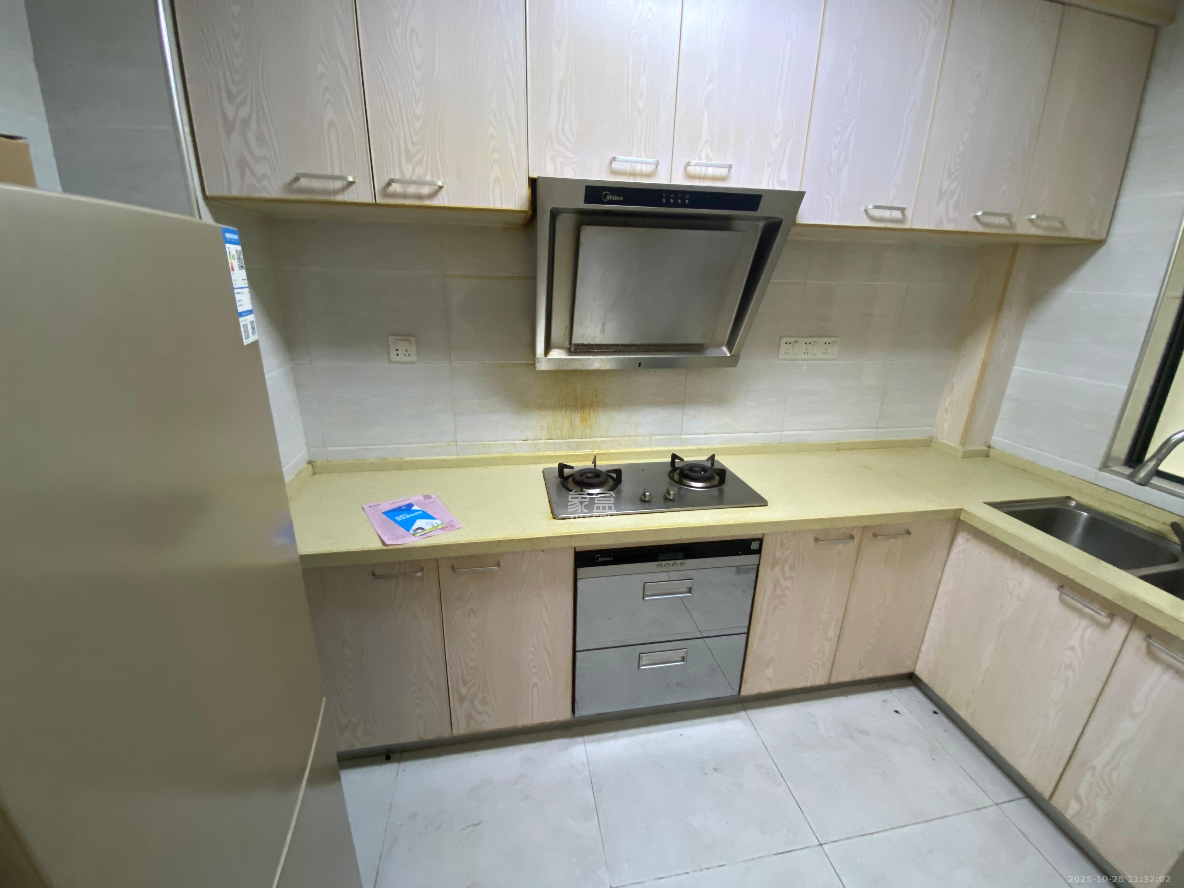 阳光锦城  2室2厅1卫    2500.0元/月室内图