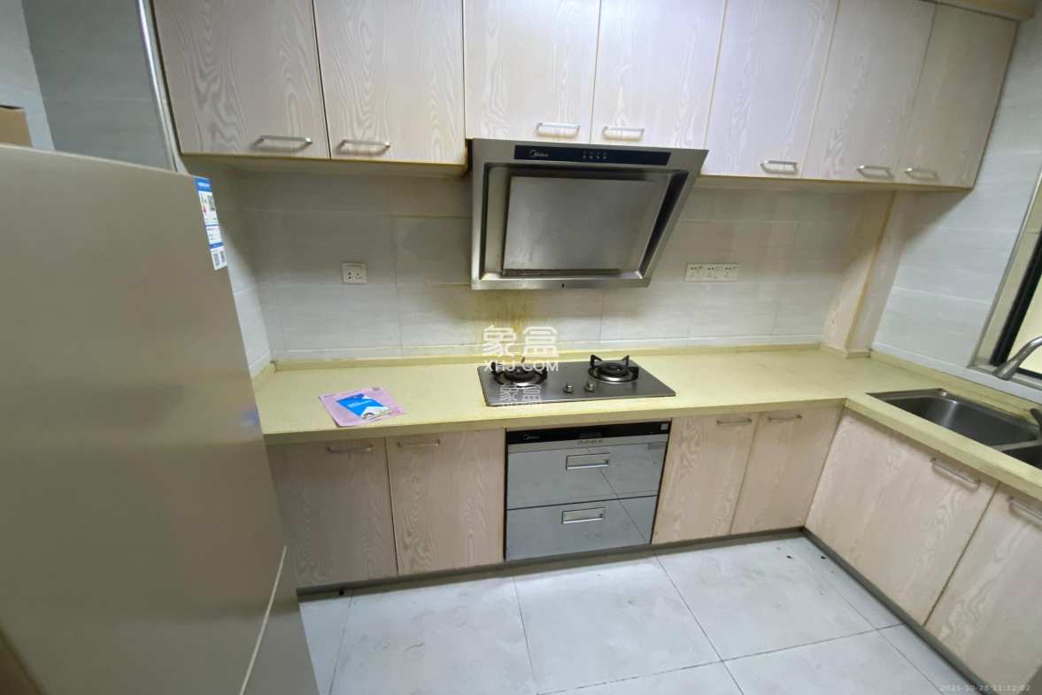 阳光锦城 2室2厅1卫 2500.0元/月 阳光锦城 2室2厅1卫 2500.0元/月室内图