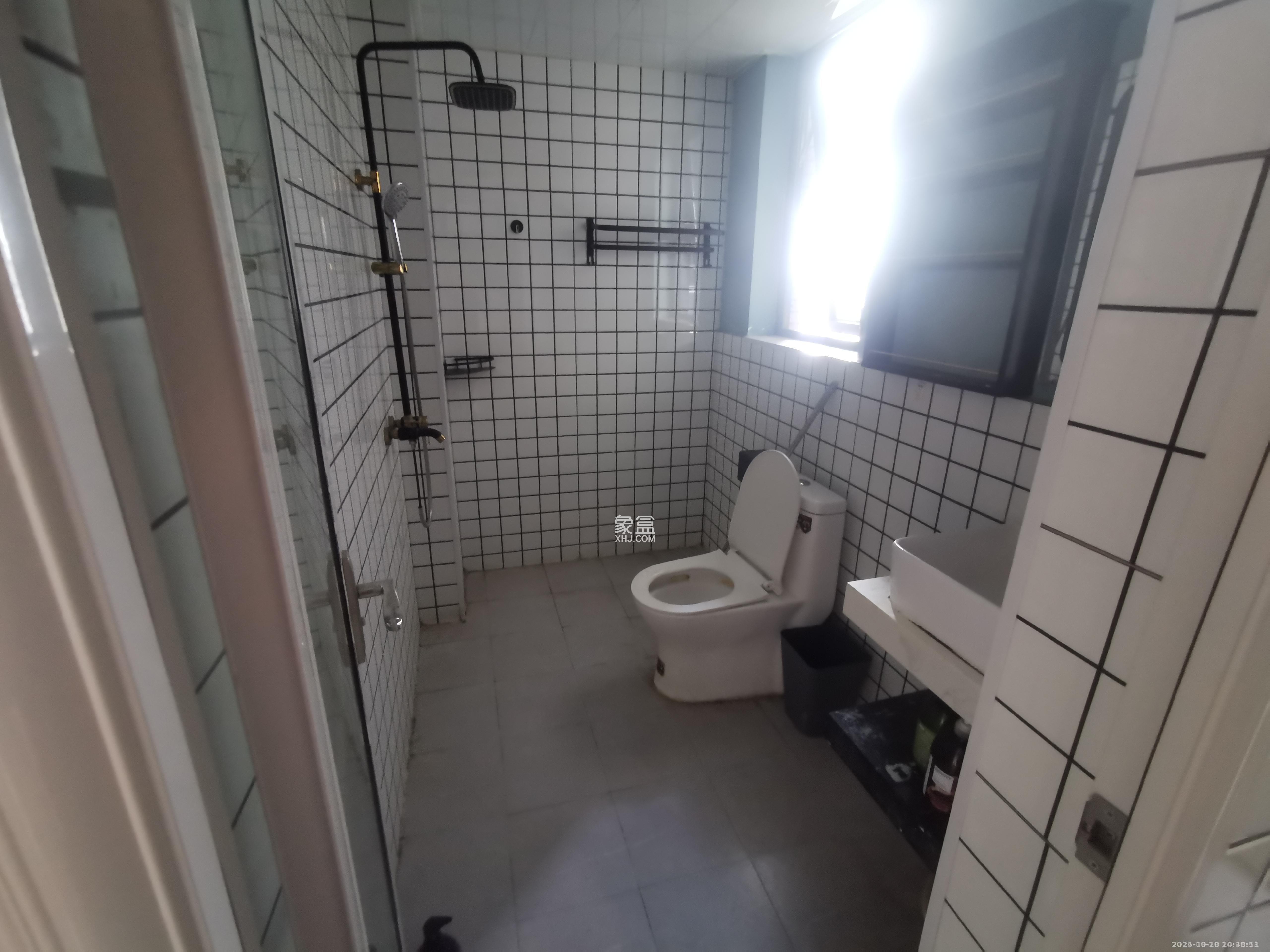 中天广场  1室1厅1卫    2000.0元/月 中天广场  1室1厅1卫    2000.0元/月室内图