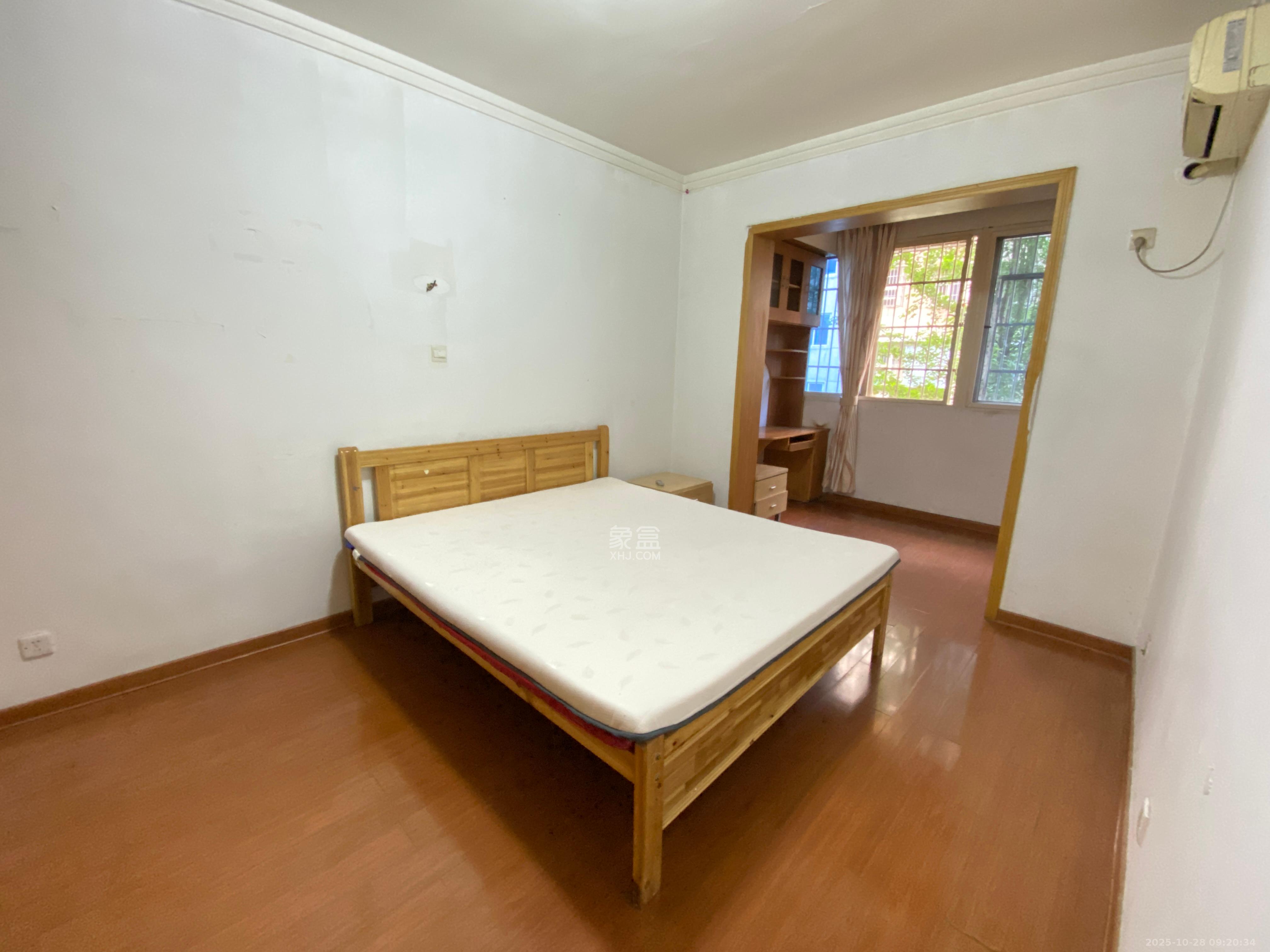 荷花园电信宿舍(天辰荷花苑)  2室1厅1卫    1800.0元/月 荷花园电信宿舍(天辰荷花苑)  2室1厅1卫    1800.0元/月室内图