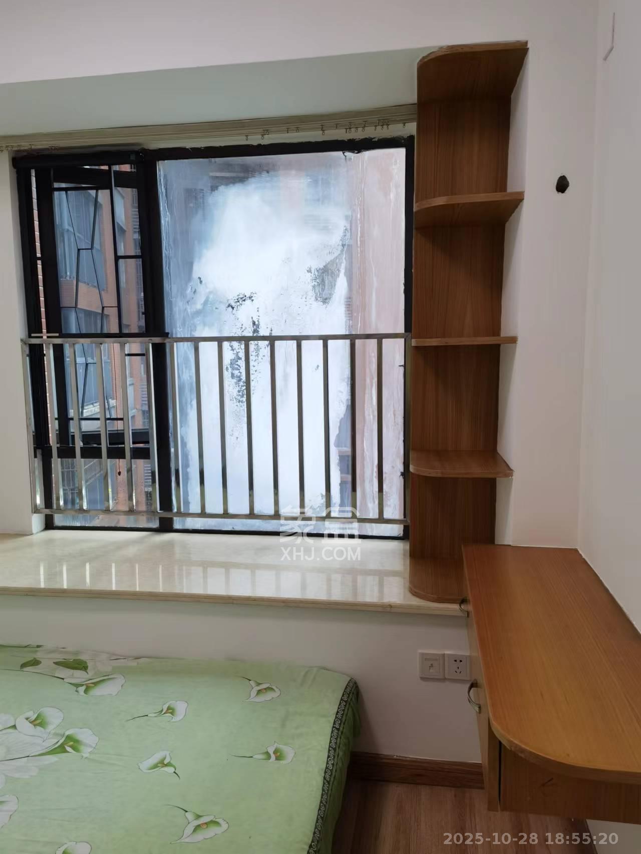 华润凤凰城二期  3室2厅1卫    2100.0元/月室内图