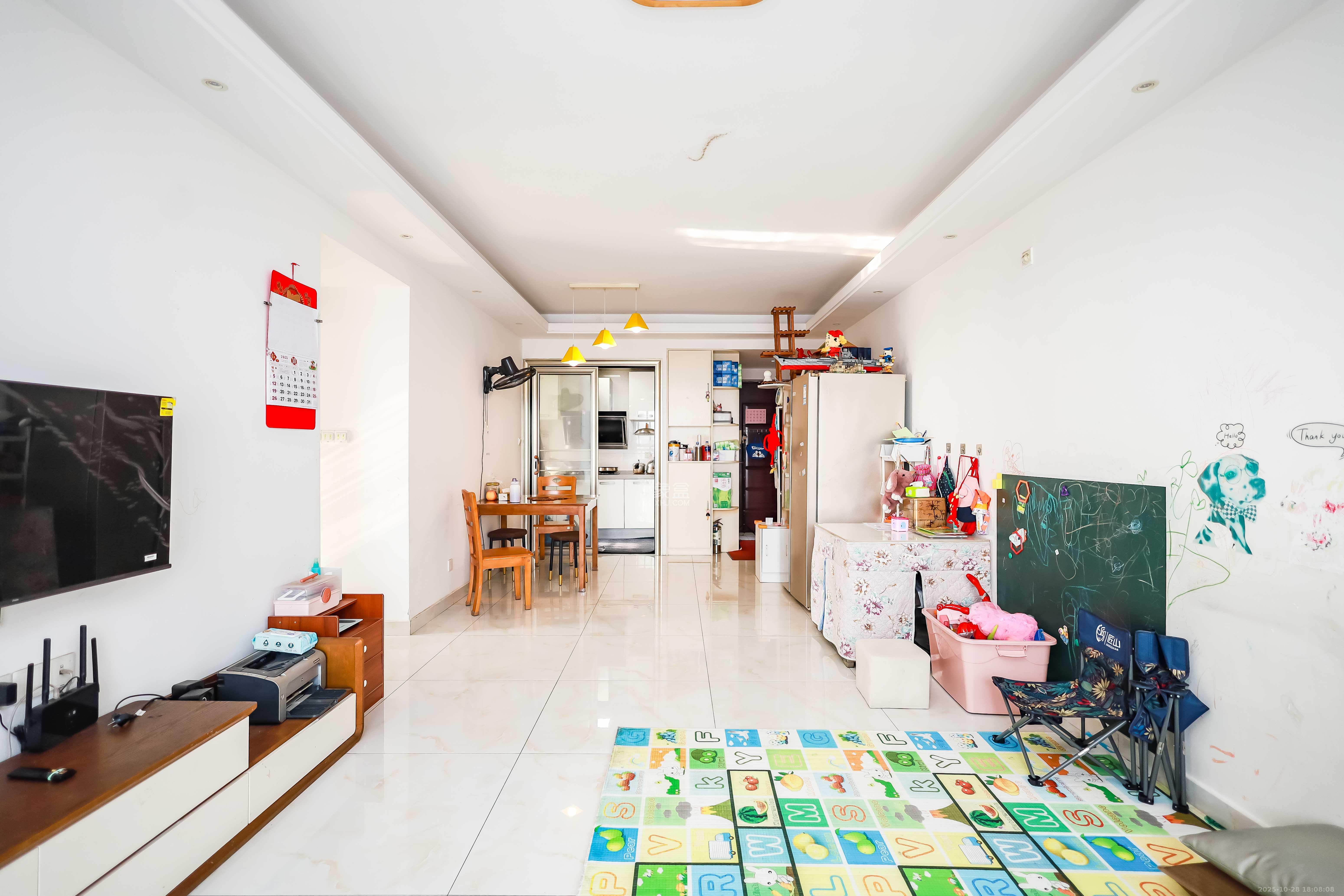 金科世界城  3室2厅2卫    68.0万 金科世界城  3室2厅2卫    68.0万客厅