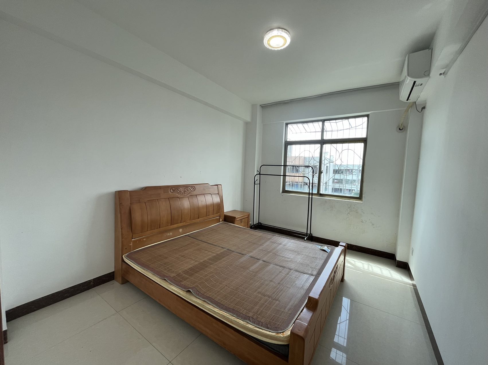 金鹿花园一期  3室2厅1卫    2500.0元/月室内图