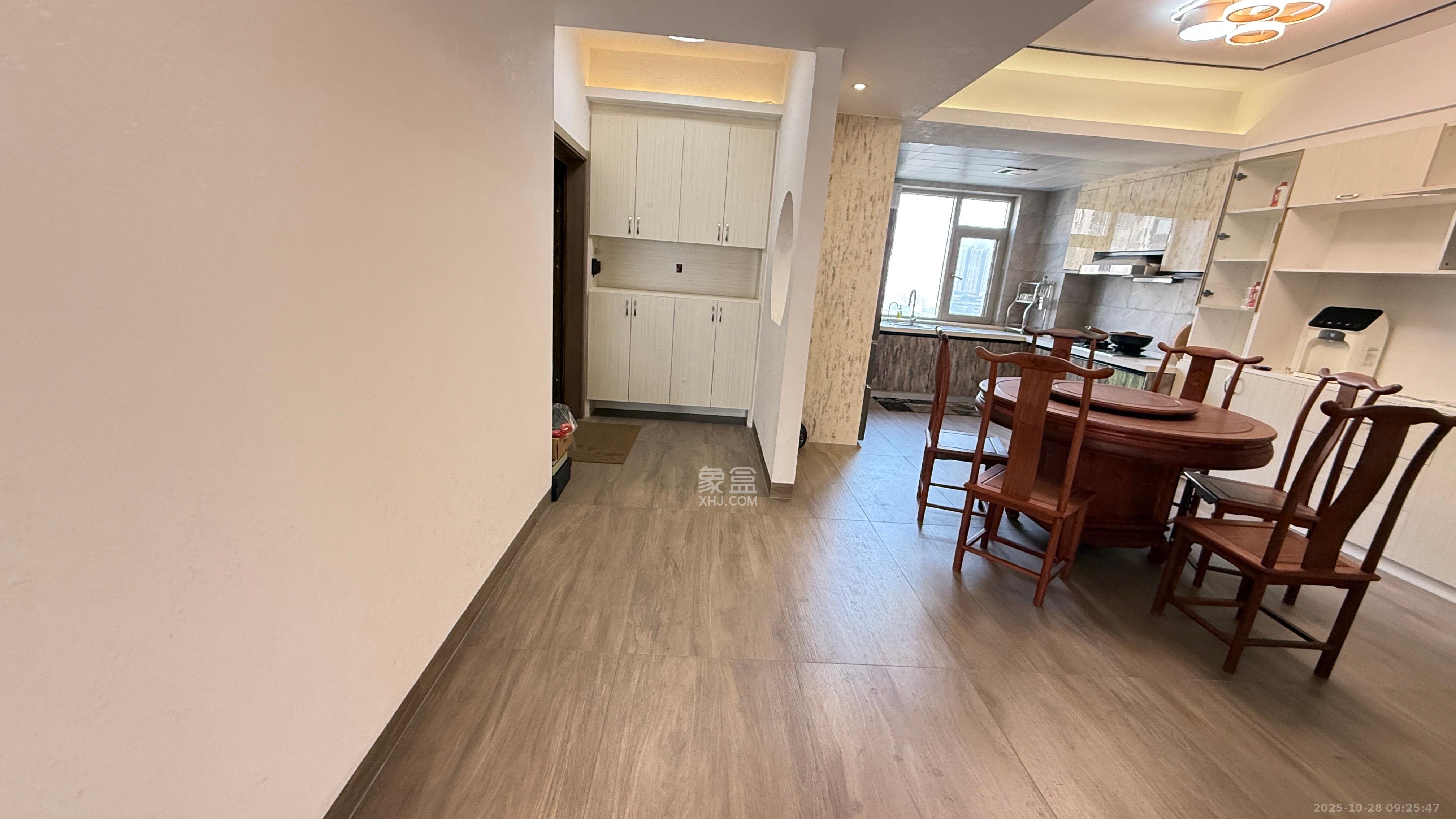 九华新城 5室2厅2卫 78.0万 九华新城 5室2厅2卫 78.0万客厅