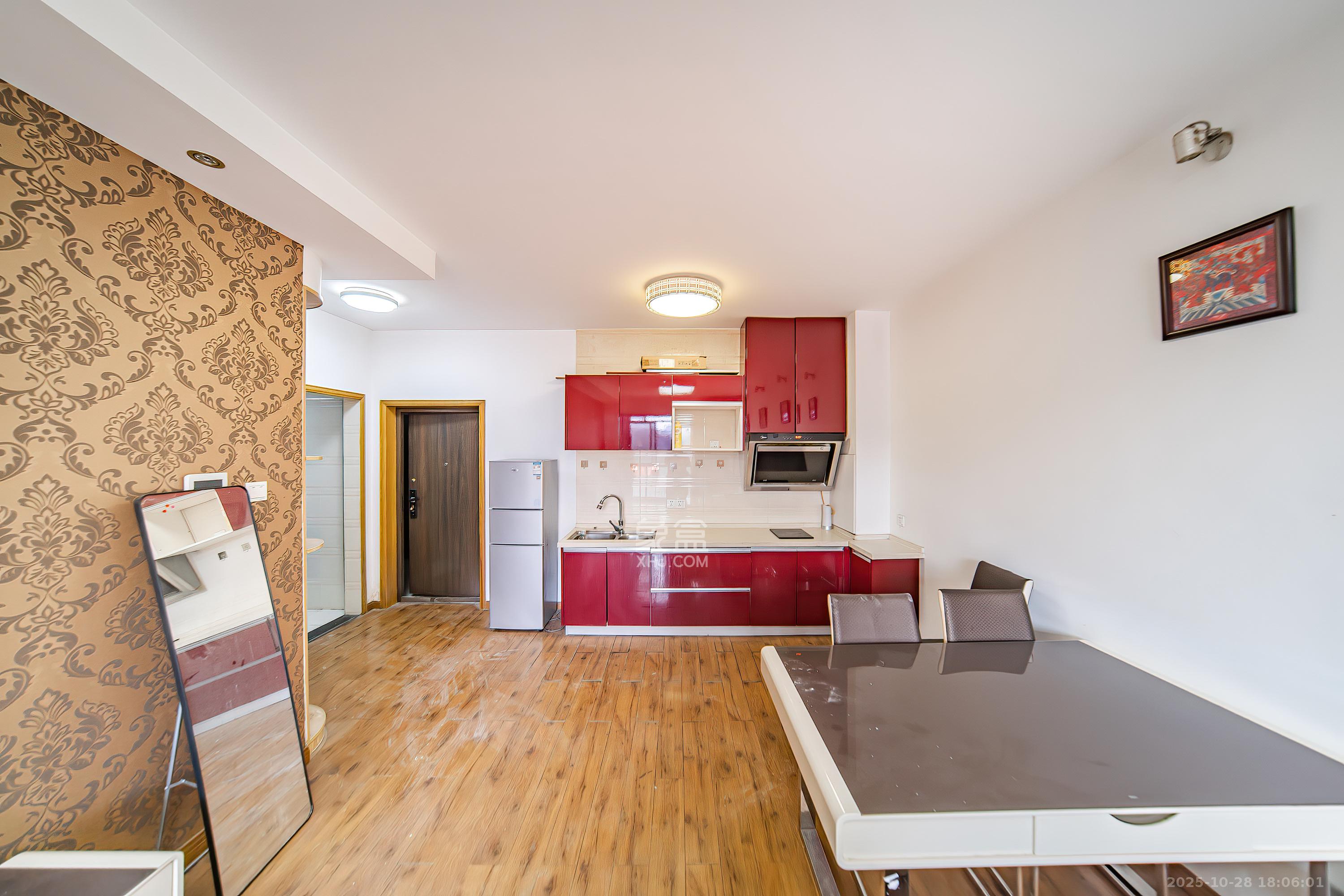 阳光100三期  2室2厅1卫    55.0万客厅