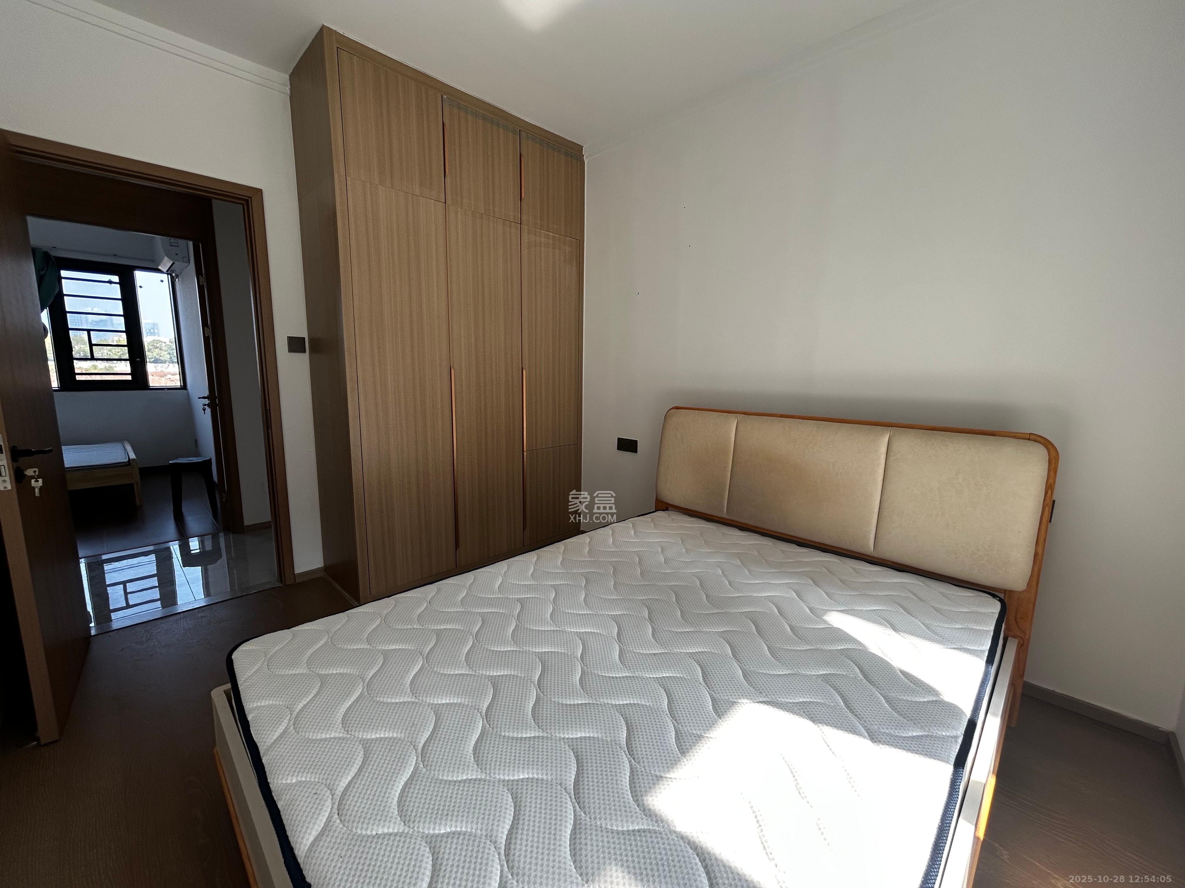 汉唐世家二期  3室2厅1卫    2500.0元/月 汉唐世家二期  3室2厅1卫    2500.0元/月室内图