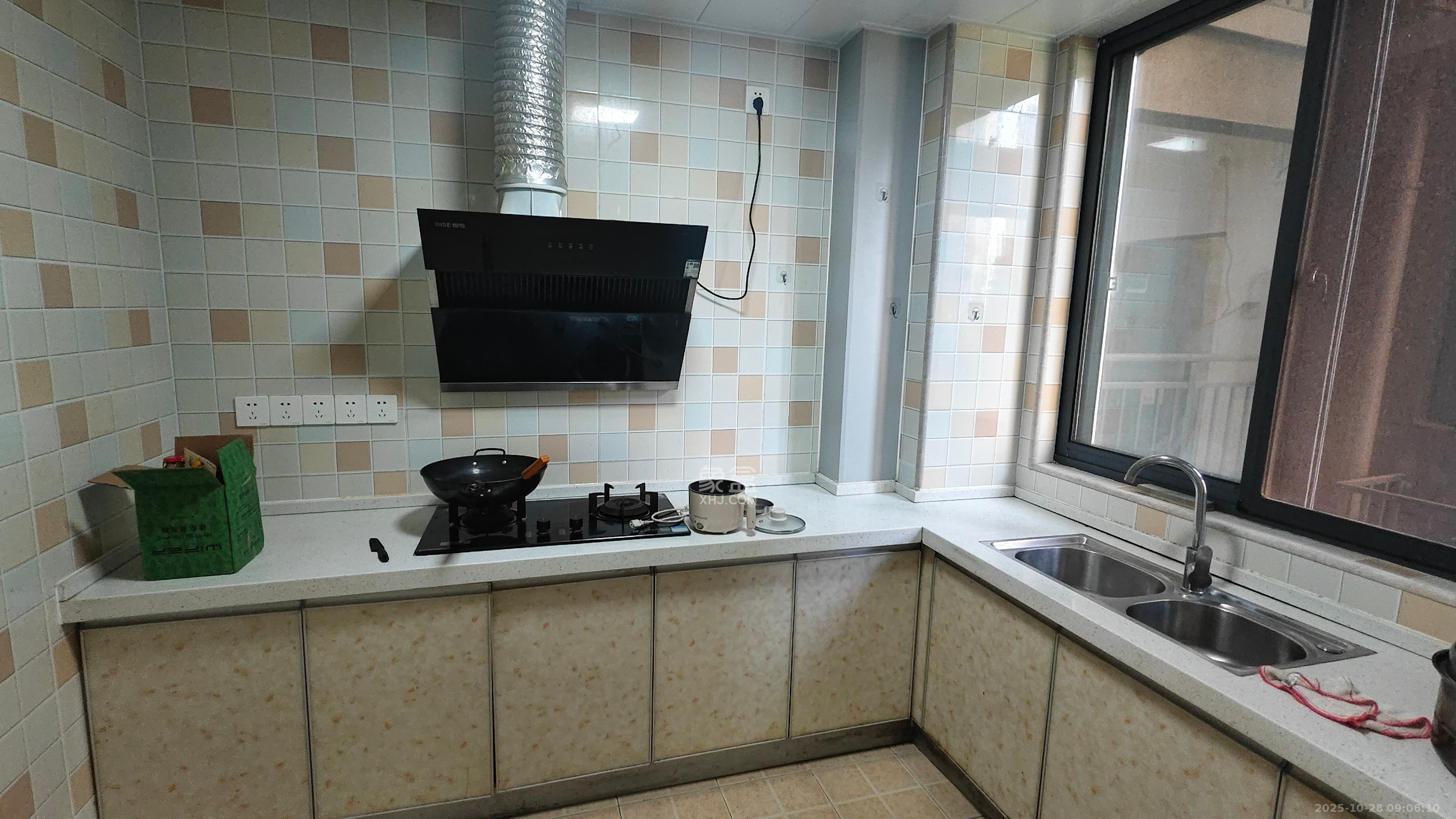 西湖鸿运佳苑 3室2厅2卫 2200.0元/月 西湖鸿运佳苑 3室2厅2卫 2200.0元/月室内图