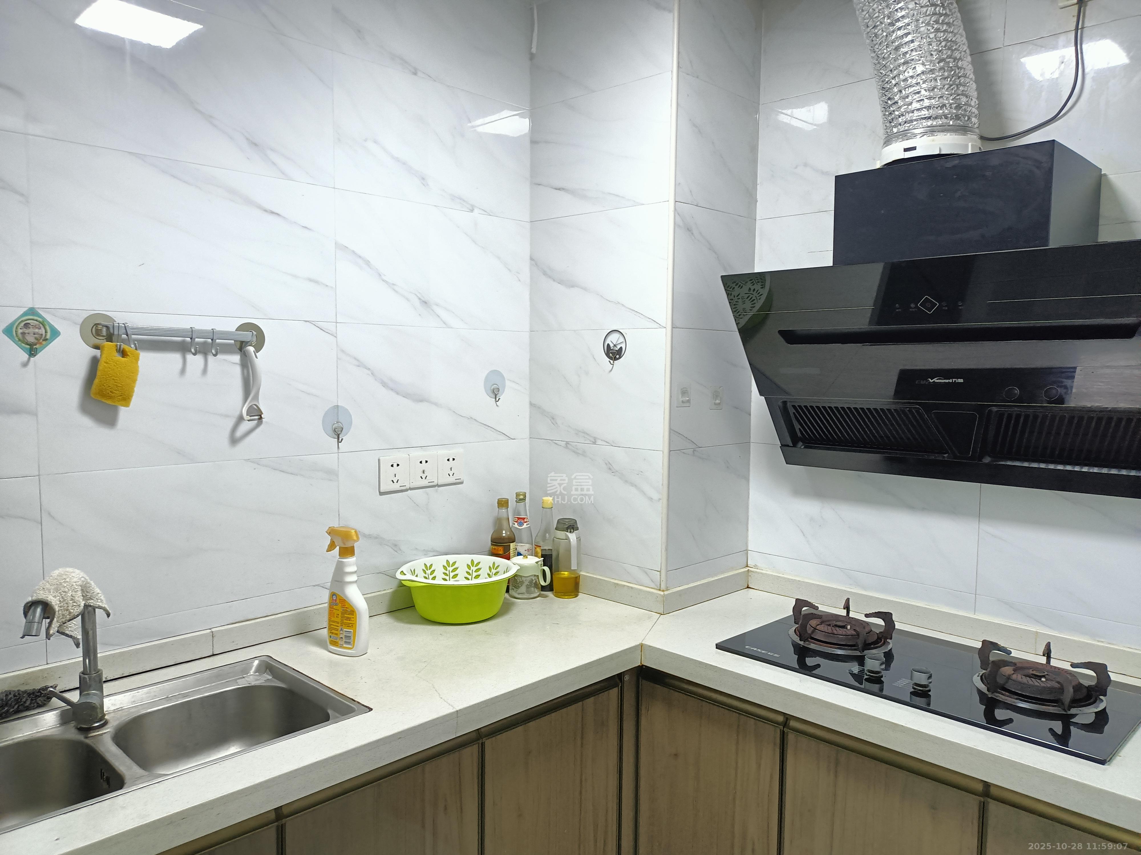 绿地香树花城  3室2厅1卫    1400.0元/月 绿地香树花城  3室2厅1卫    1400.0元/月室内图