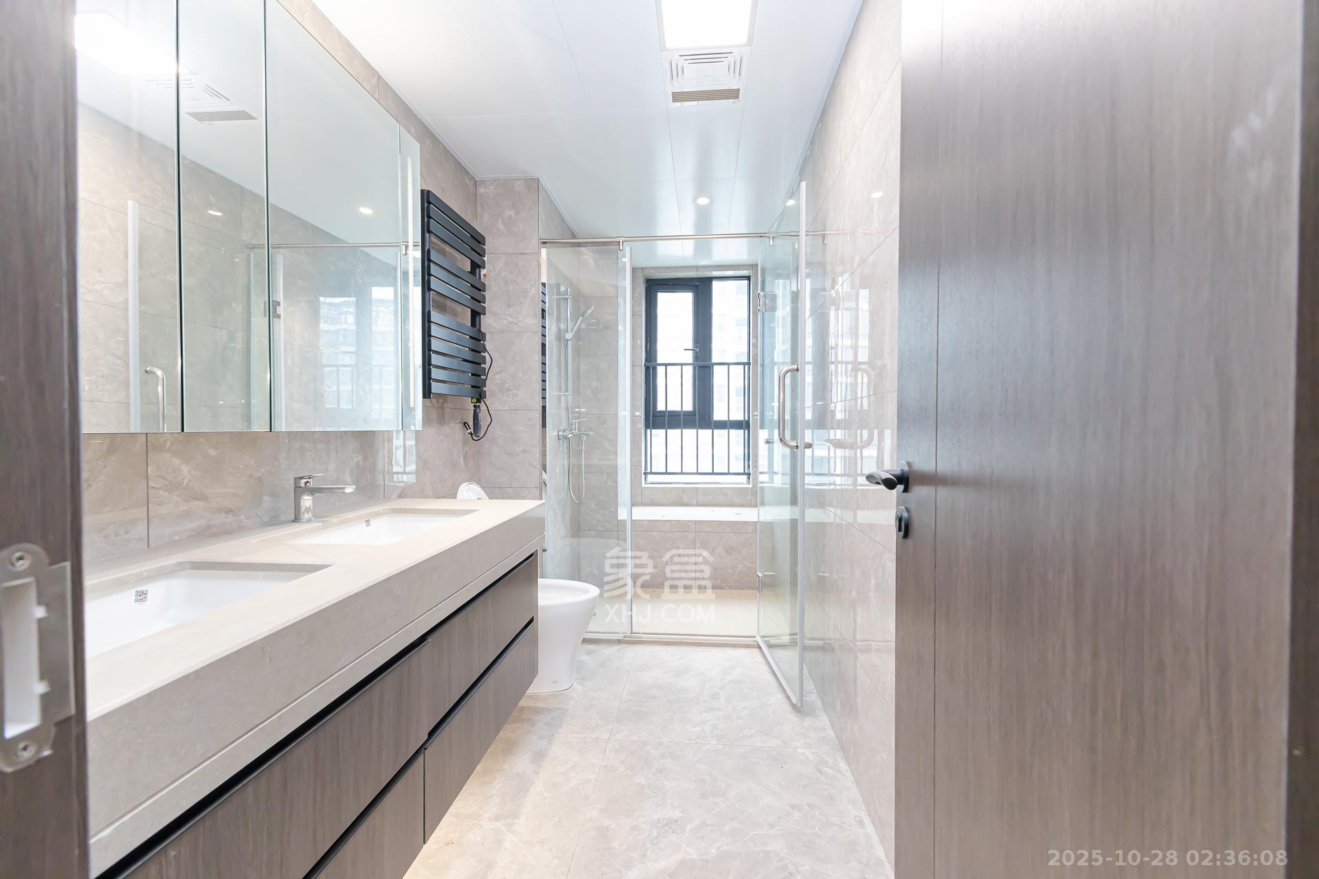 越秀湘江星汇城三期 4室2厅3卫 229.0万 越秀湘江星汇城三期 4室2厅3卫 229.0万卫生间