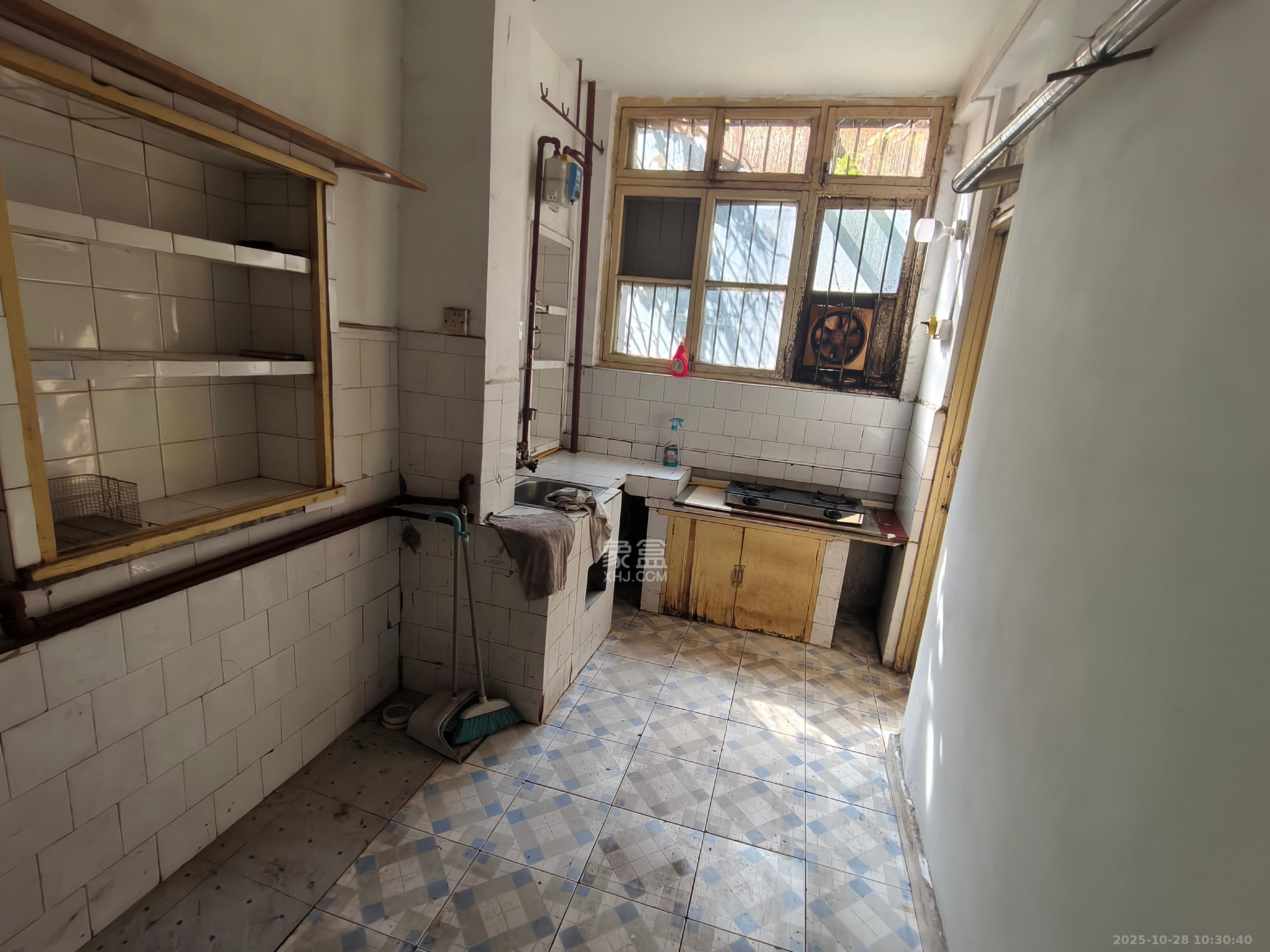 煤炭设计院宿舍  3室1厅1卫    1800.0元/月 煤炭设计院宿舍  3室1厅1卫    1800.0元/月室内图