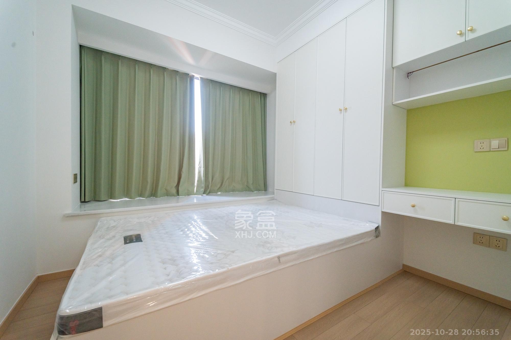 华润凤凰城二期  4室1厅1卫    81.8万卧室