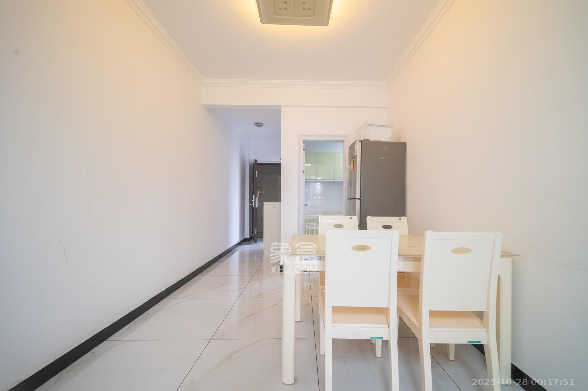 恒基凯旋门三期 3室2厅1卫 78.9万 恒基凯旋门三期 3室2厅1卫 78.9万客厅