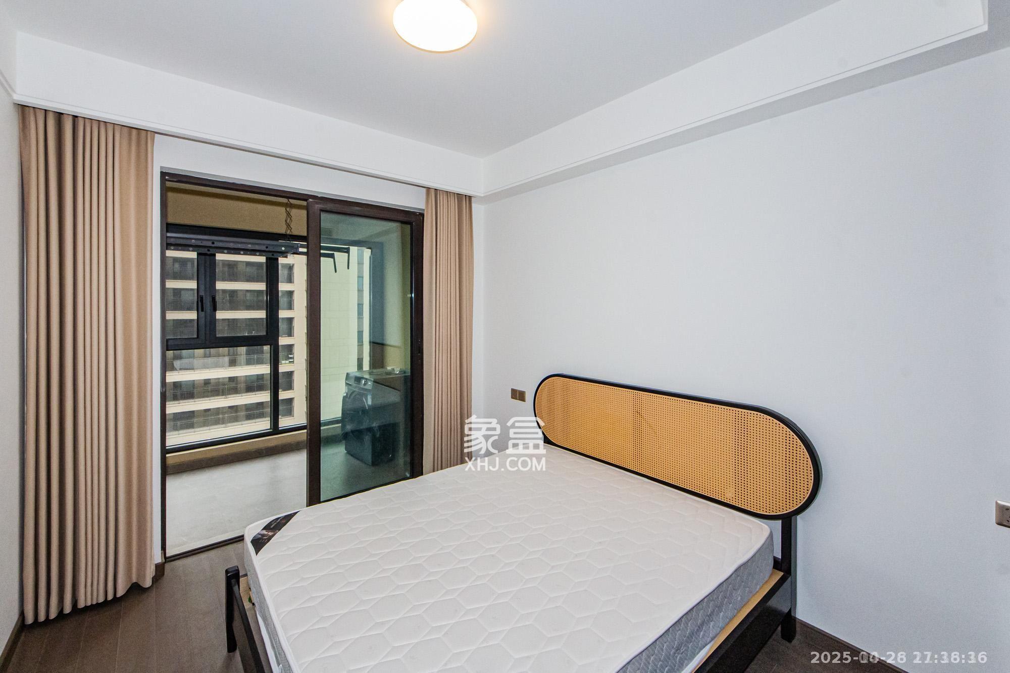 龙湖春江天玺  3室2厅1卫    3600.0元/月室内图