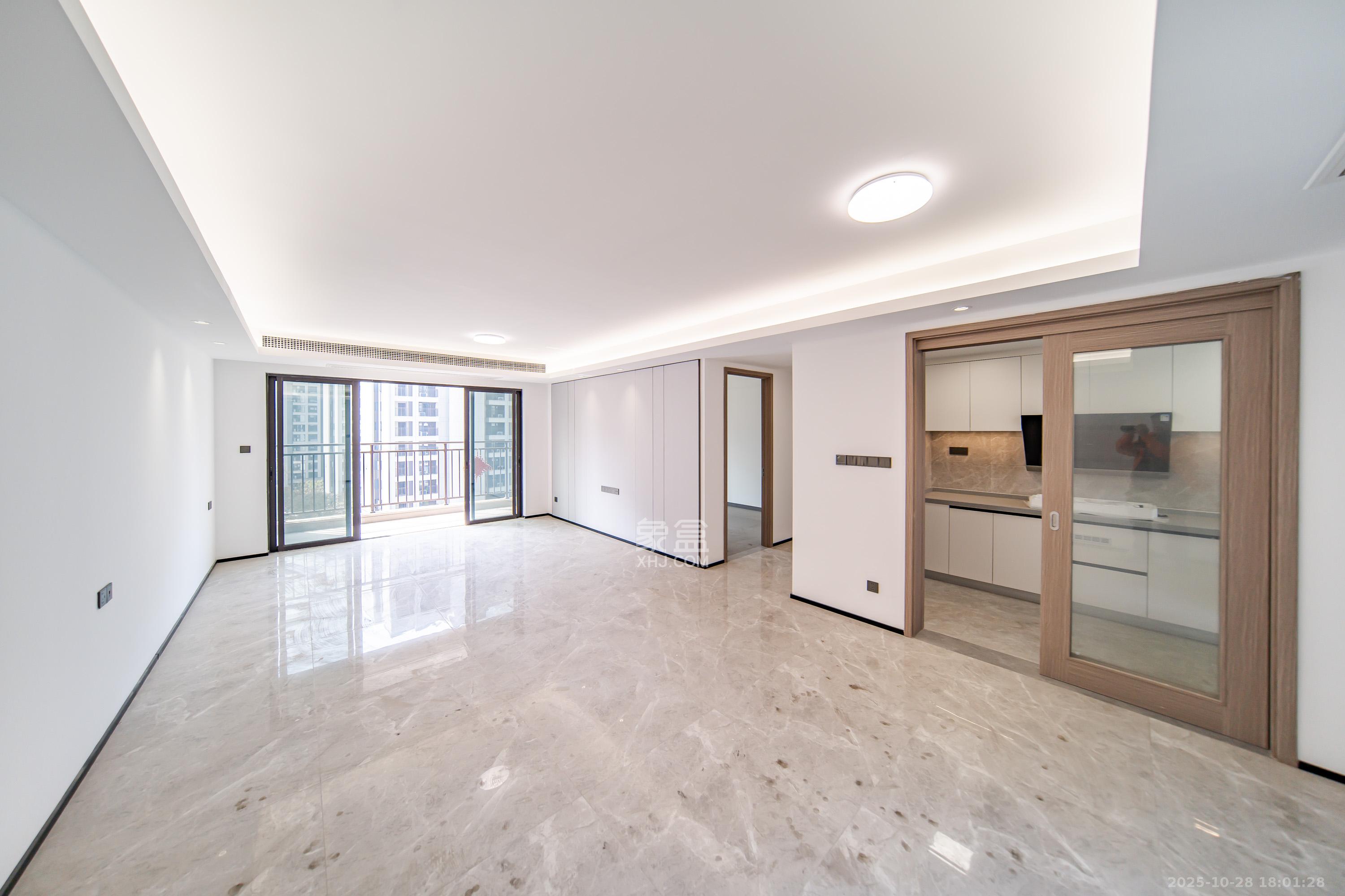 旭辉国宸府  4室2厅2卫    175.0万 旭辉国宸府  4室2厅2卫    175.0万客厅