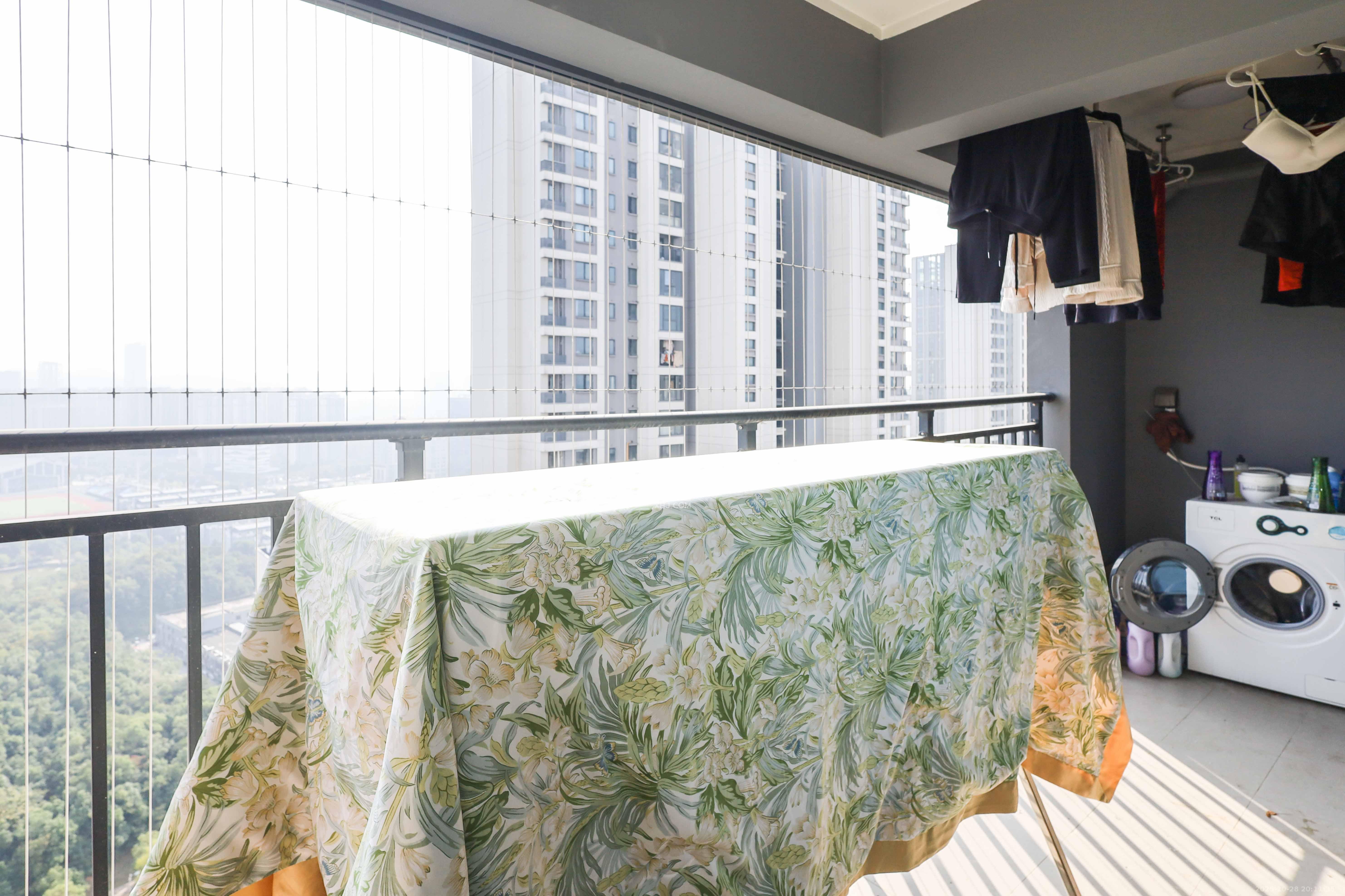 梅溪悦章  3室2厅2卫    140.0万阳台