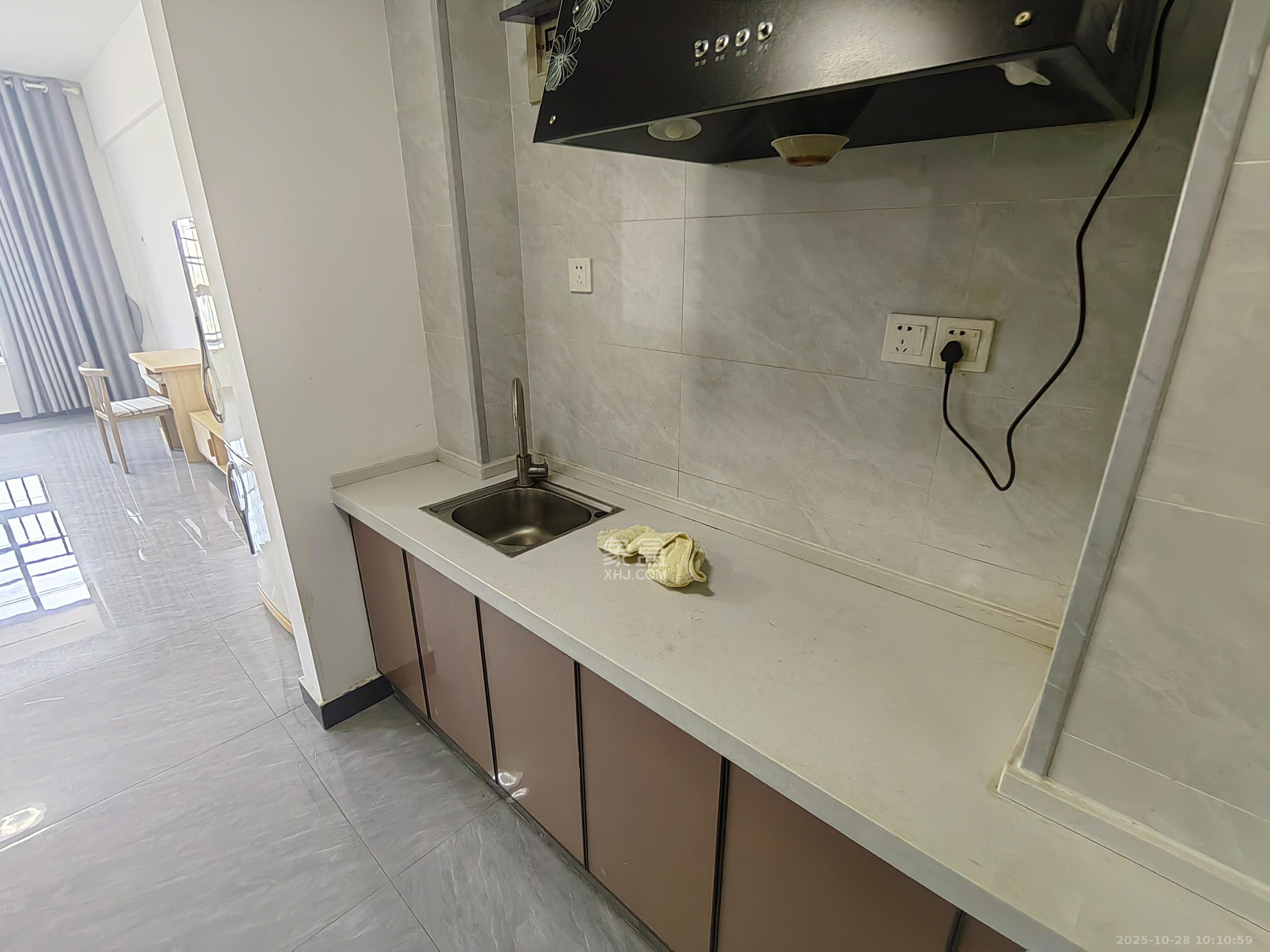 世纪桃花苑  1室0厅1卫    1300.0元/月 世纪桃花苑  1室0厅1卫    1300.0元/月室内图