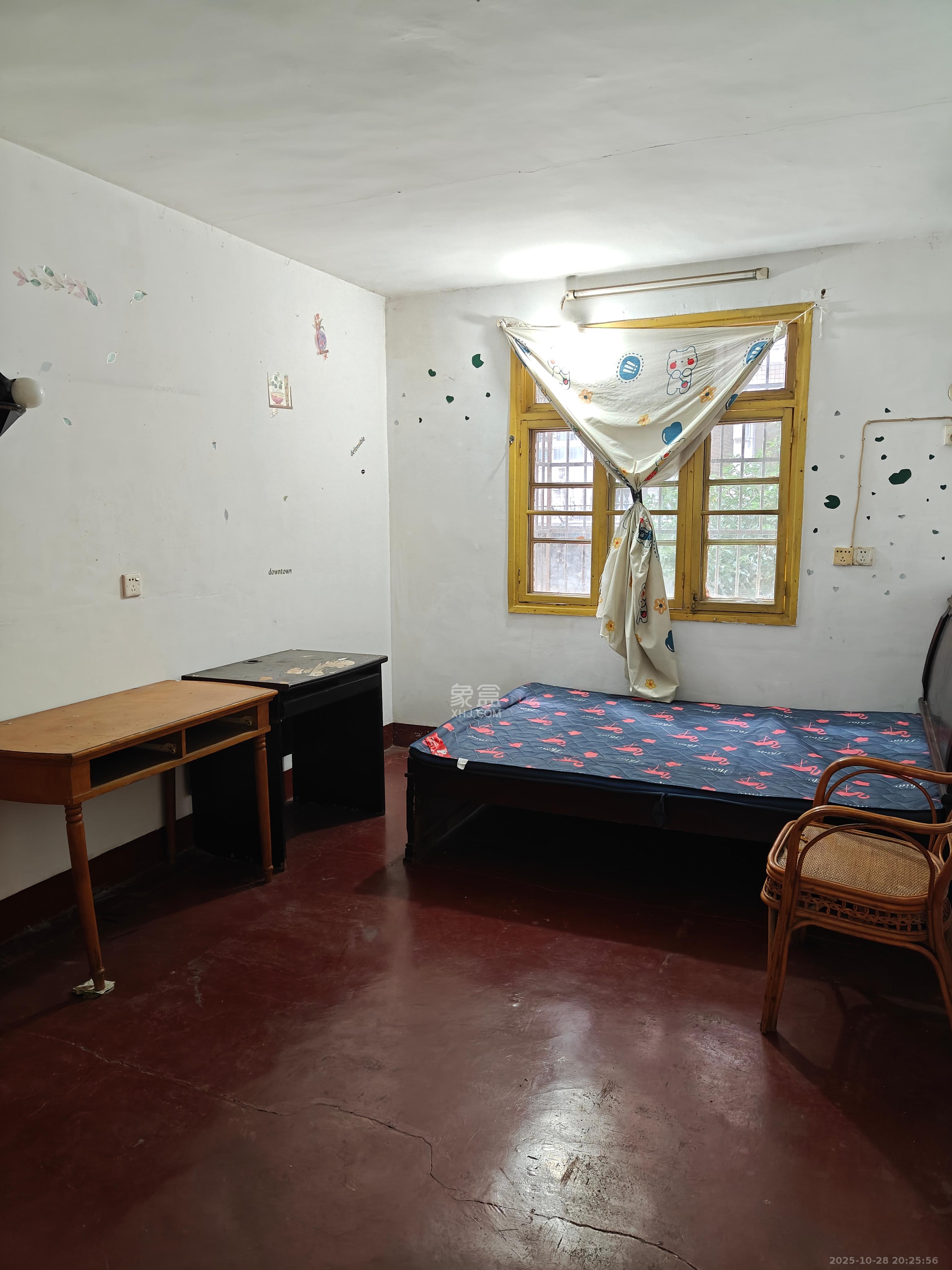 赤岗小区(一二三片)  2室1厅1卫    1200.0元/月 赤岗小区(一二三片)  2室1厅1卫    1200.0元/月室内图