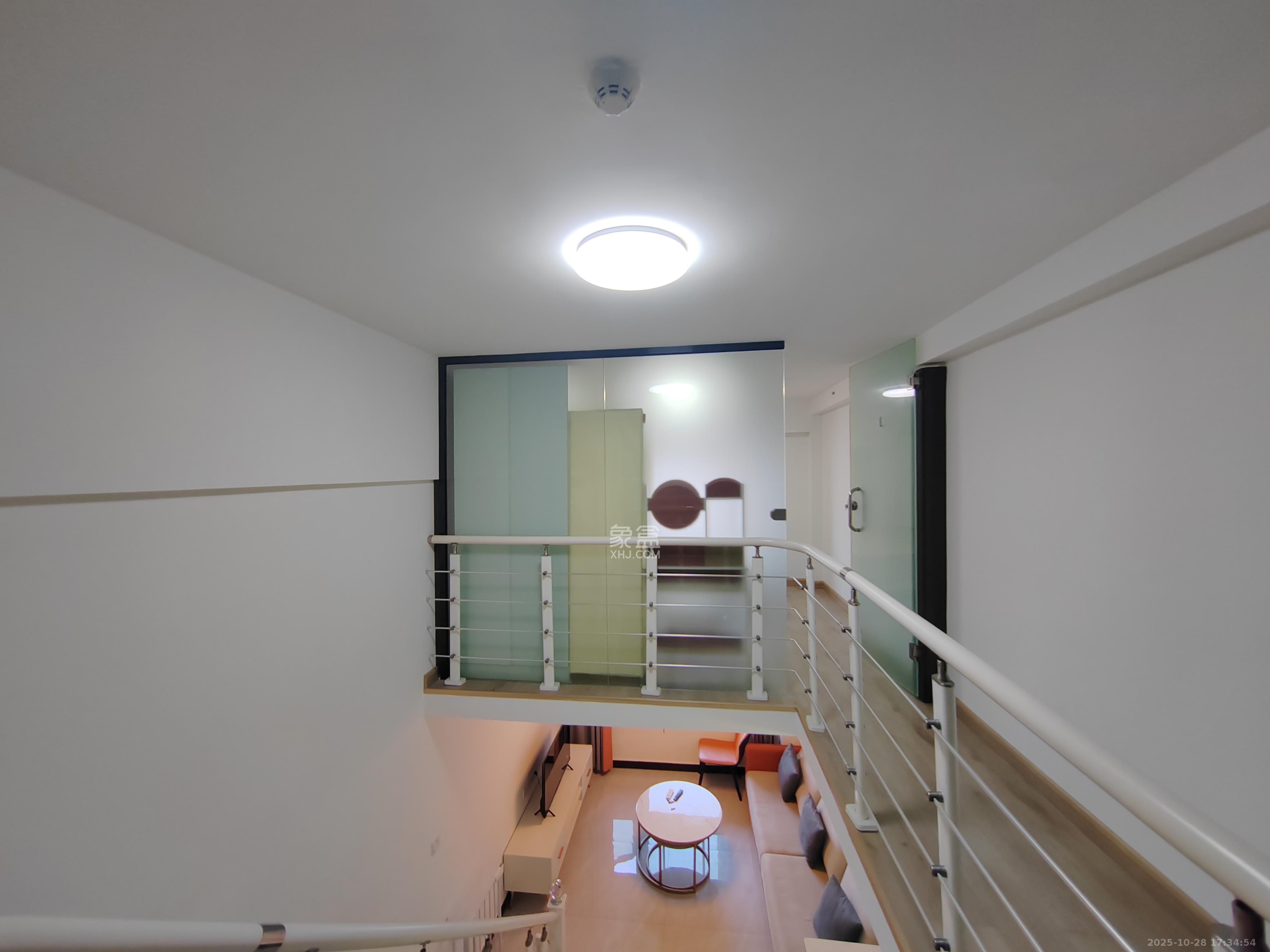 金茂建发泊悦  2室1厅1卫    1700.0元/月 金茂建发泊悦  2室1厅1卫    1700.0元/月室内图