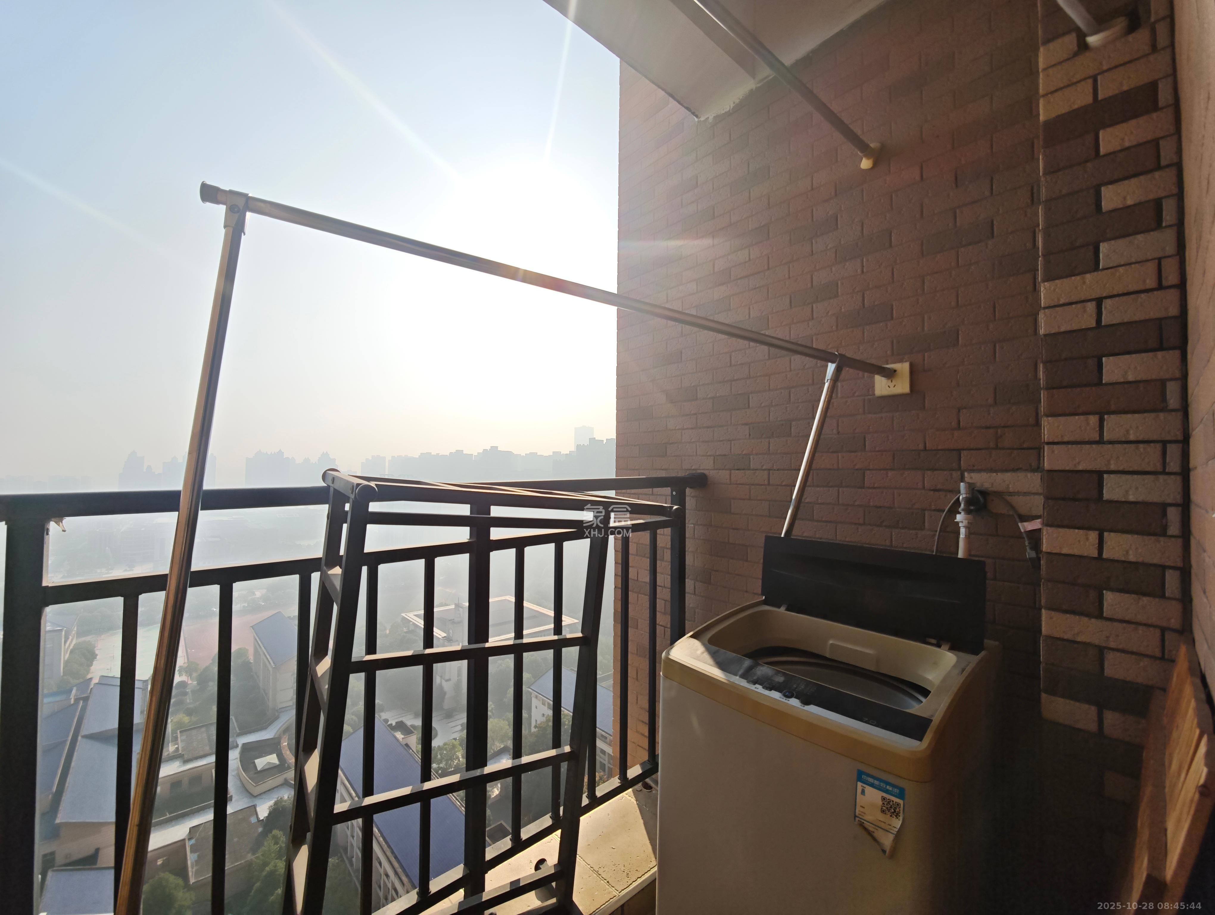 水岸世景  1室1厅1卫    1000.0元/月室内图