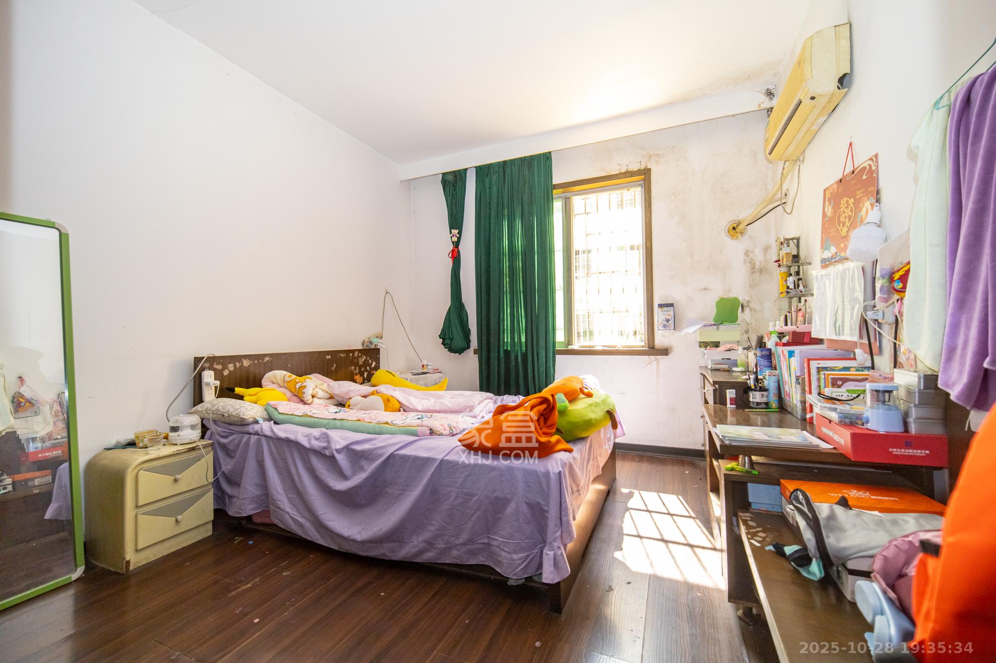 中南汽车世界  2室2厅1卫    25.0万卧室