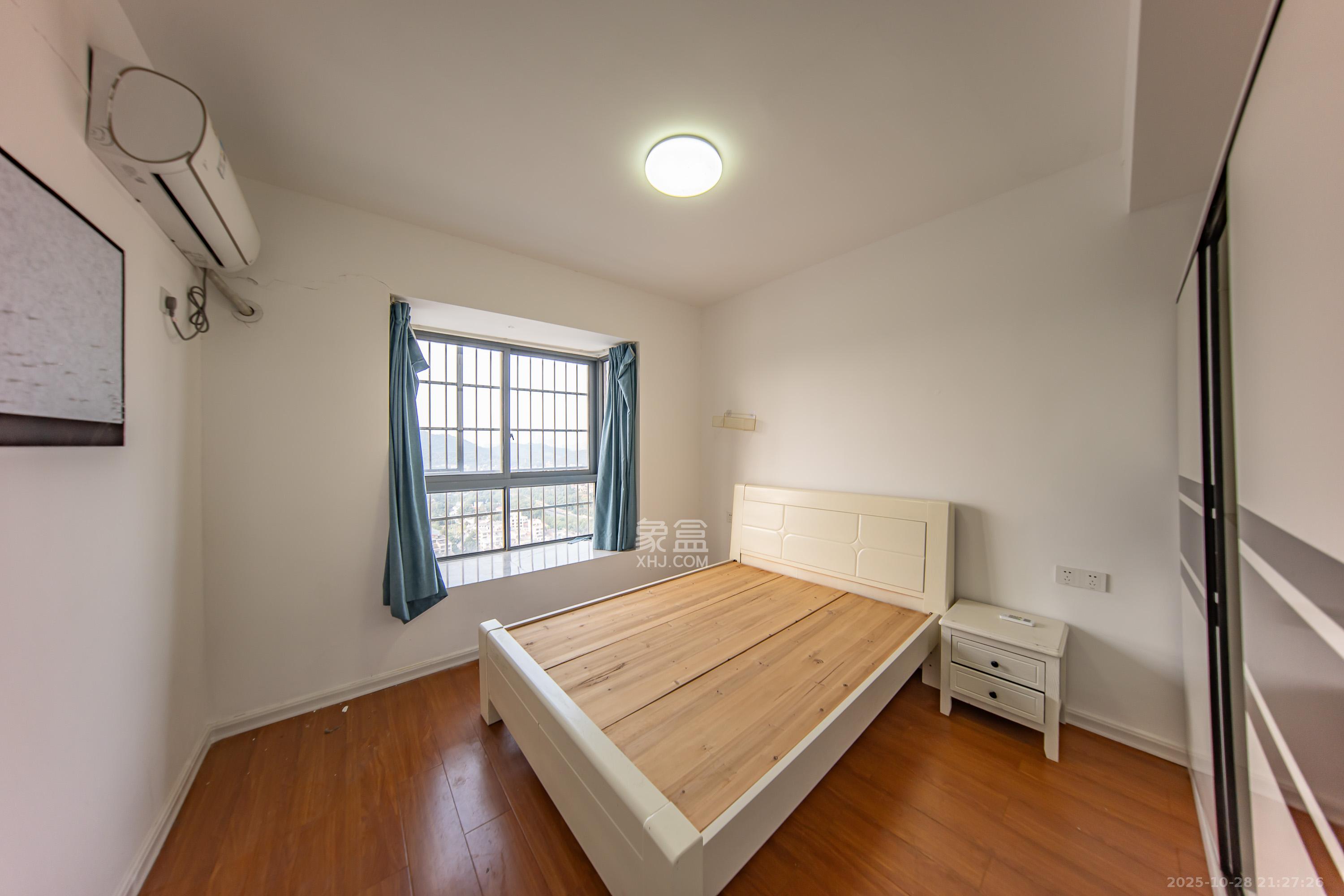 九龙领仕汇 3室2厅2卫 43.8万 九龙领仕汇 3室2厅2卫 43.8万卧室