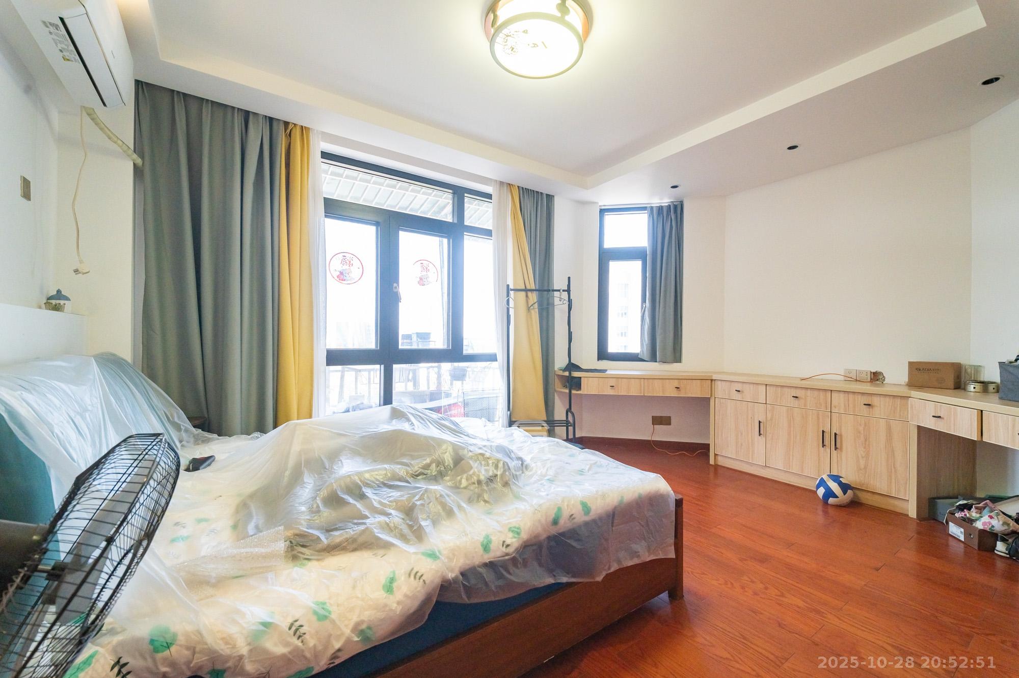 山水人家一二期  3室2厅2卫    68.0万 山水人家一二期  3室2厅2卫    68.0万卧室