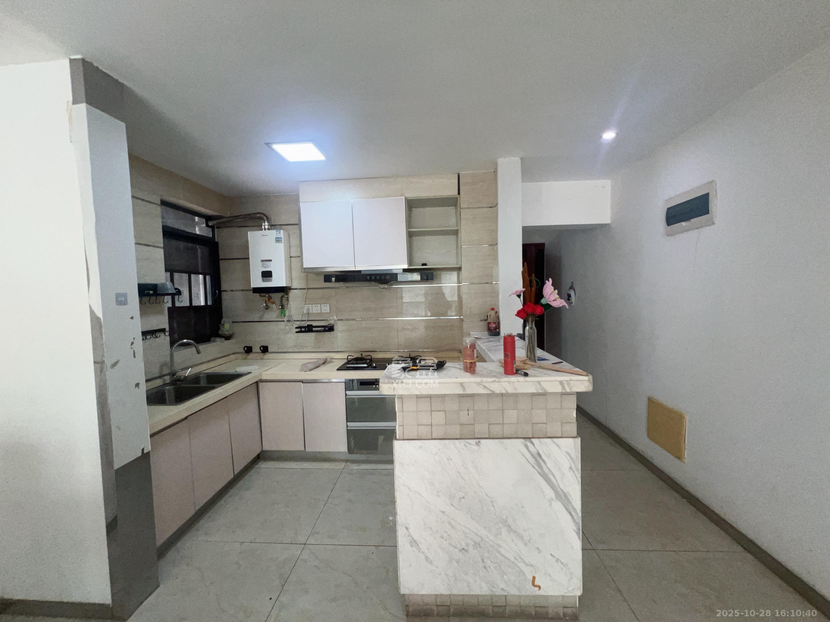 中国铁建国际城二期  2室2厅1卫    1700.0元/月 中国铁建国际城二期  2室2厅1卫    1700.0元/月室内图