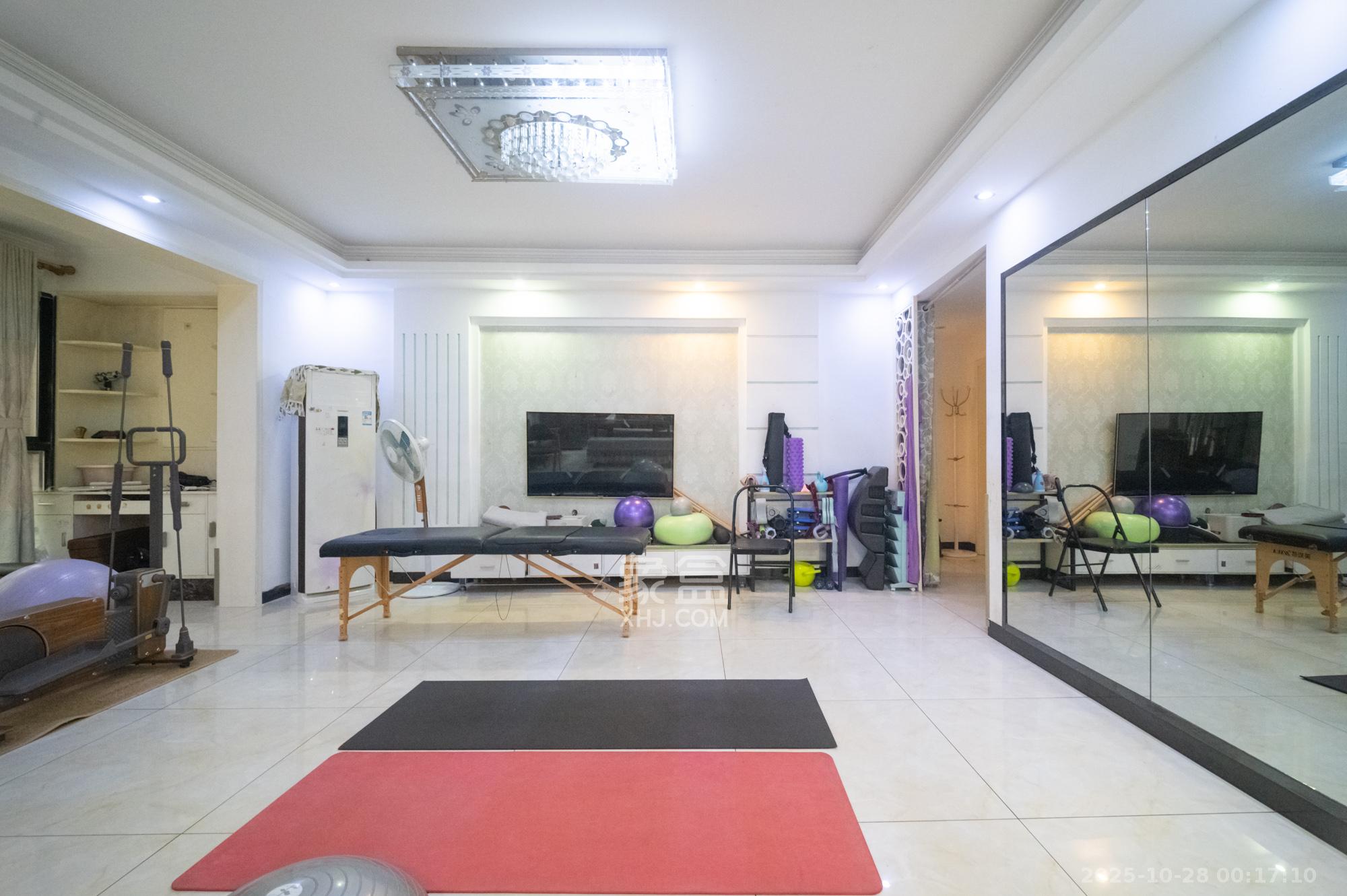 华润凤凰城三期  3室2厅2卫    86.0万客厅