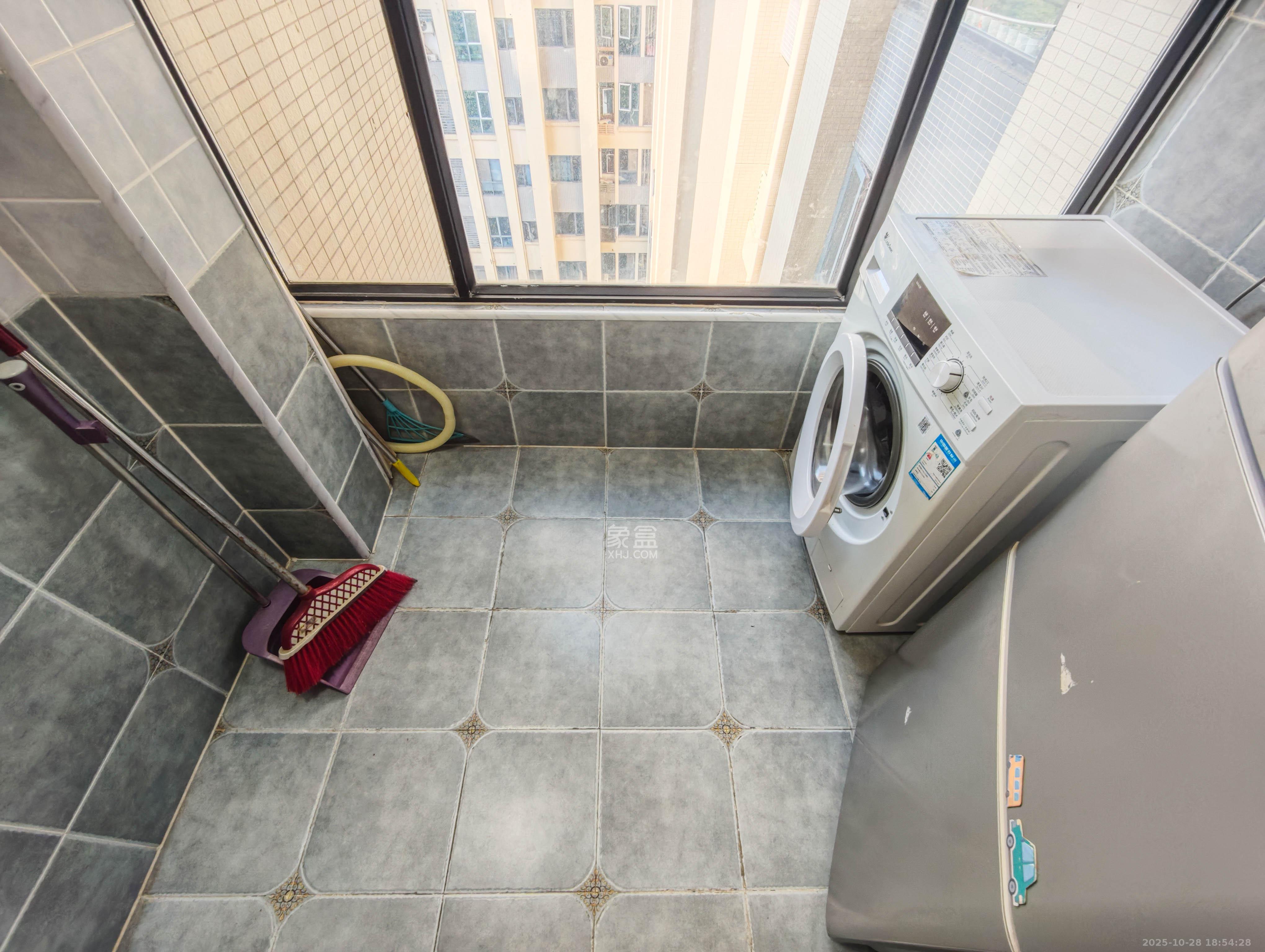 长房半岛蓝湾（观山月）  3室2厅1卫    85.0万阳台