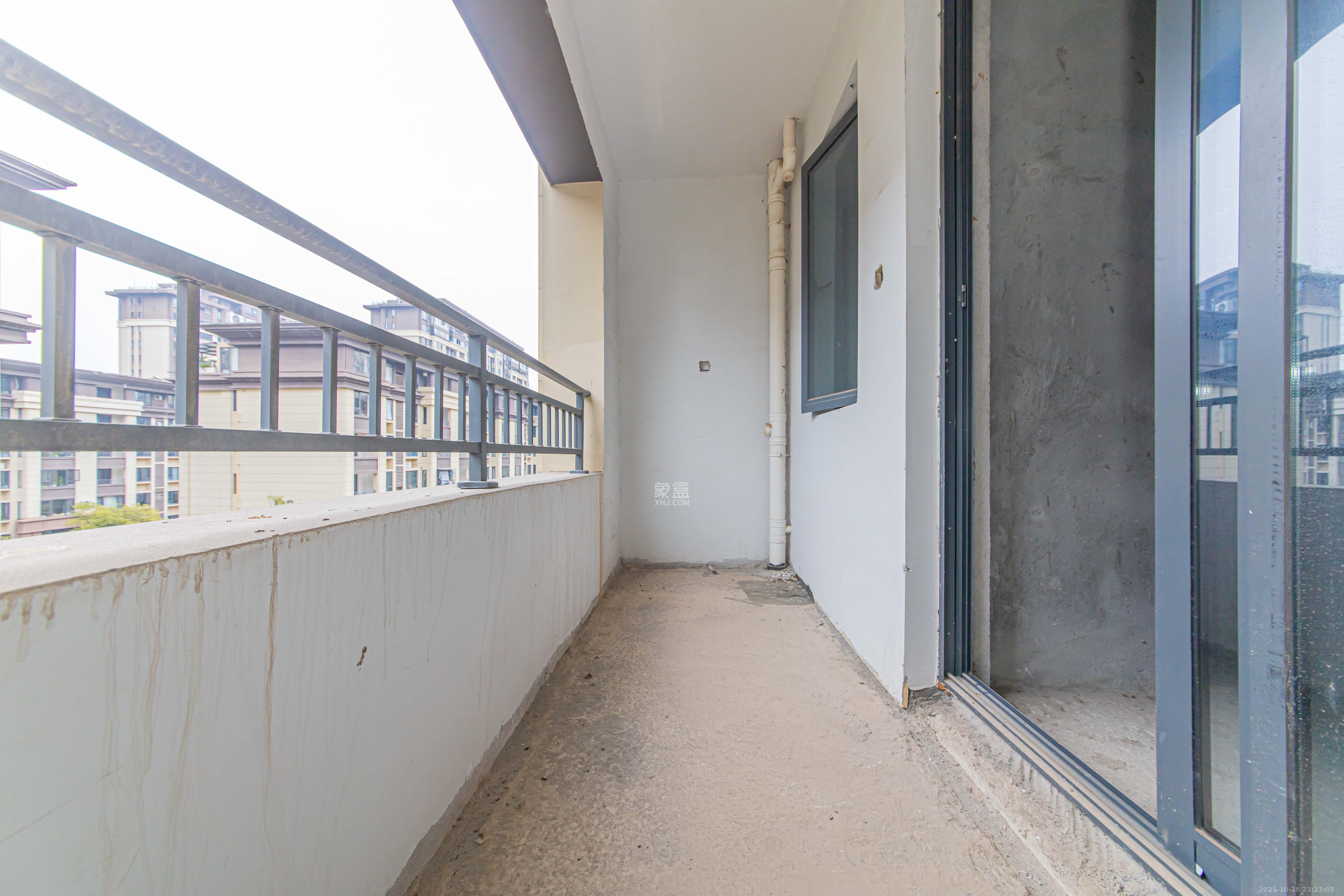 和泓融成府  3室2厅1卫    132.0万 和泓融成府  3室2厅1卫    132.0万阳台