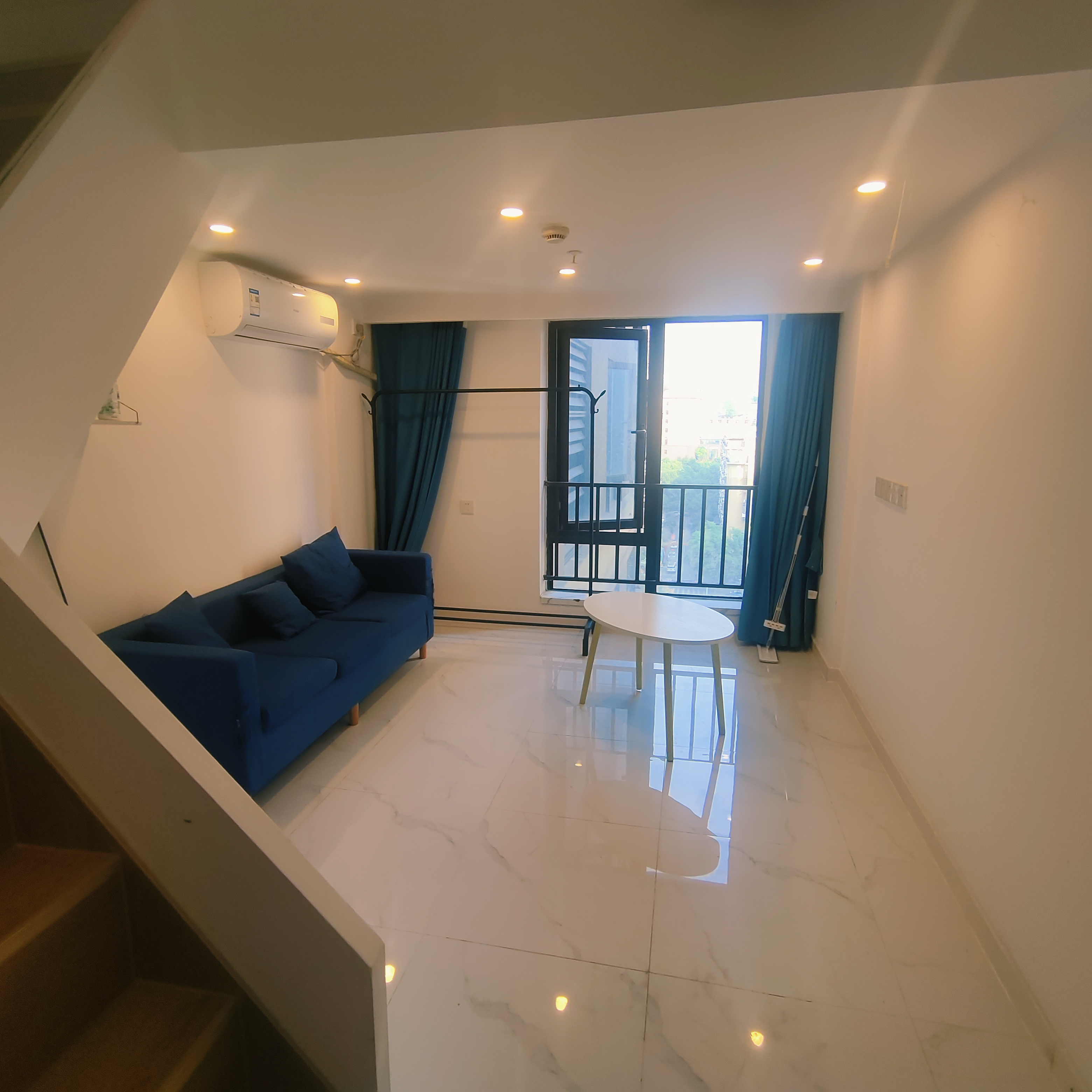 卓越江岸  2室1厅1卫    2200.0元/月 卓越江岸  2室1厅1卫    2200.0元/月户型图