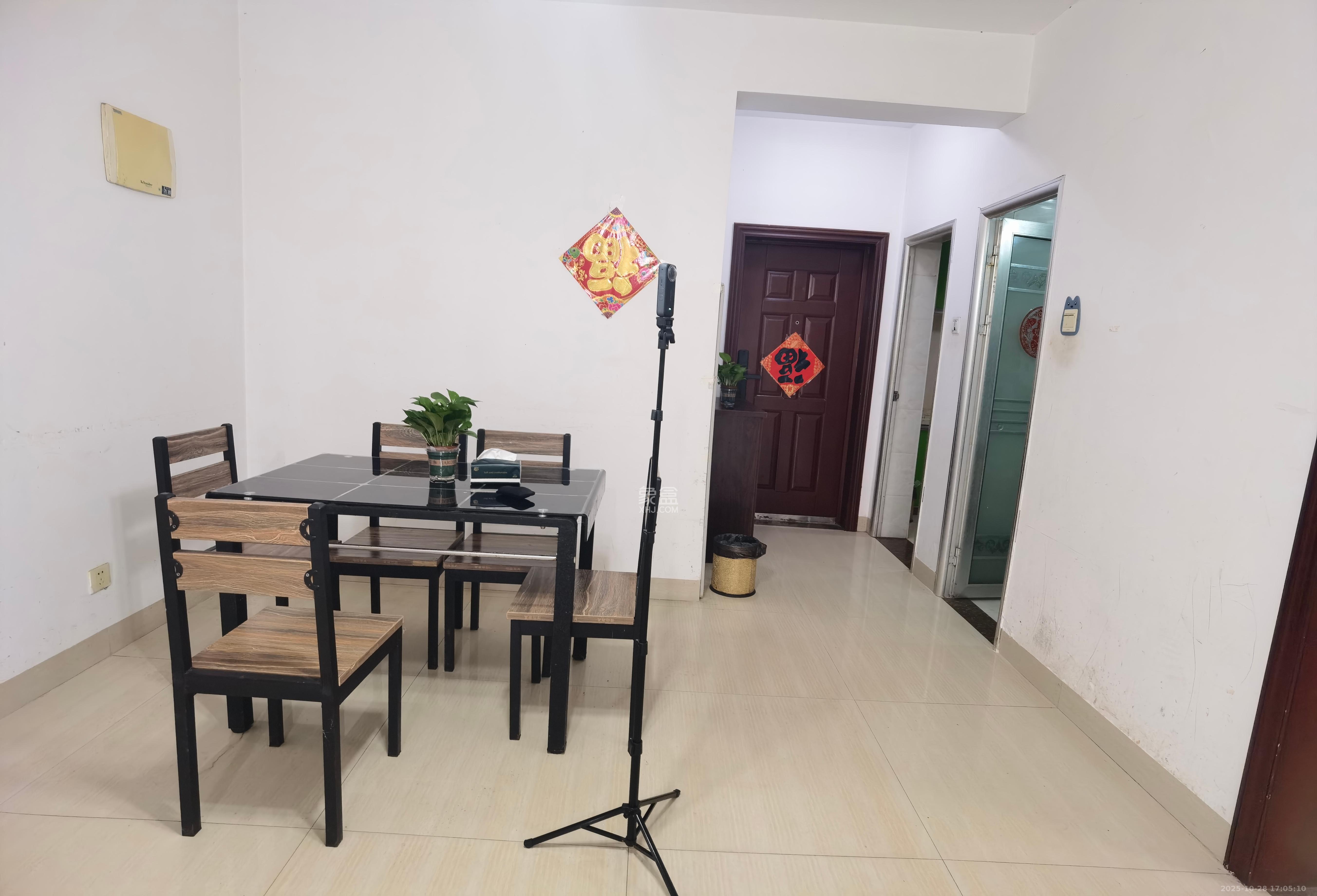 中信凯旋蓝岸（中信新城三期）  1室2厅1卫    1800.0元/月室内图