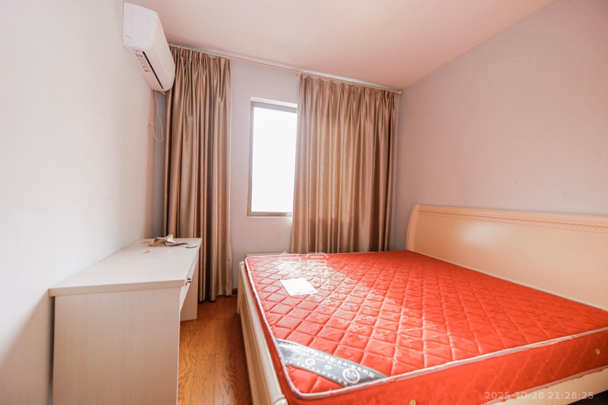 香樟鑫都  3室2厅2卫    136.0万卧室