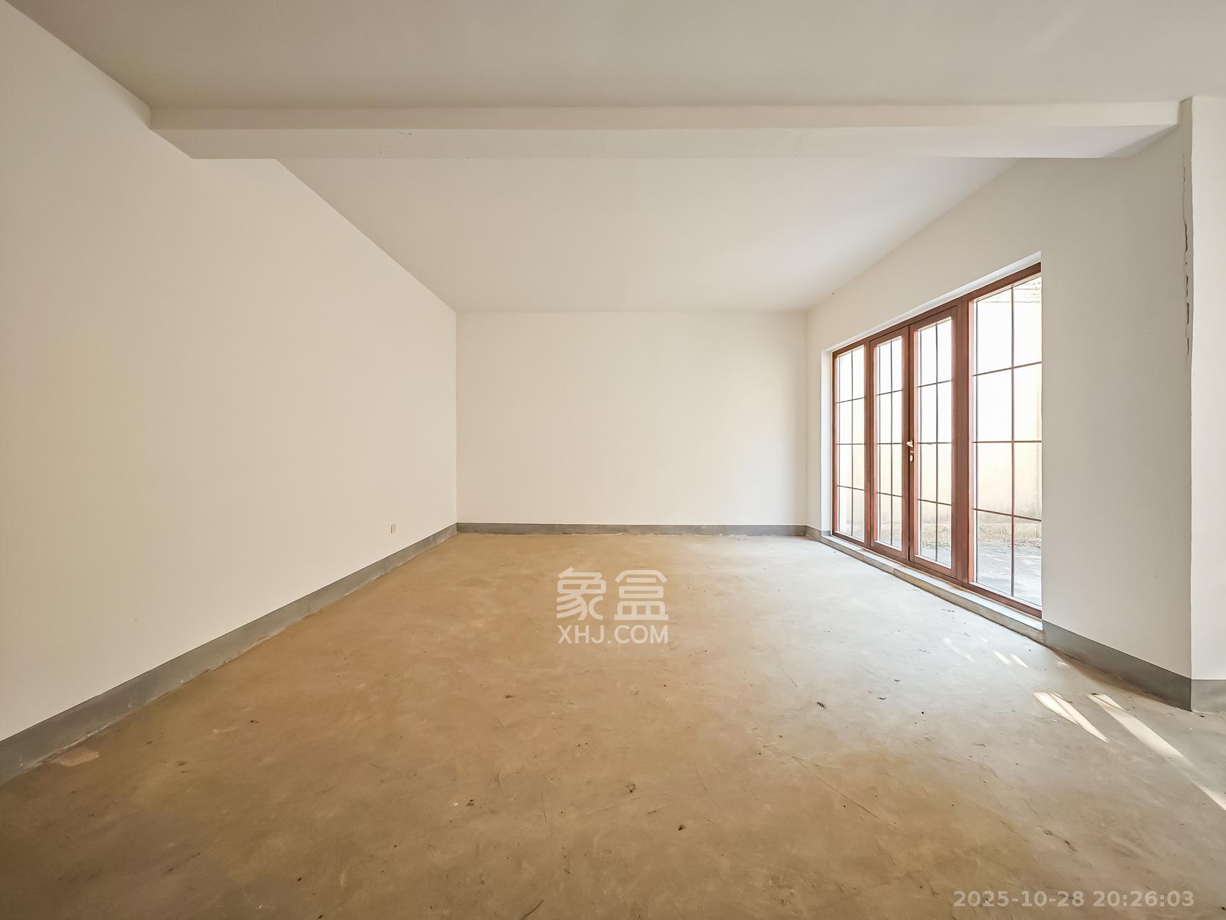 绿城青竹园  5室3厅4卫    1800.0万 绿城青竹园  5室3厅4卫    1800.0万卧室