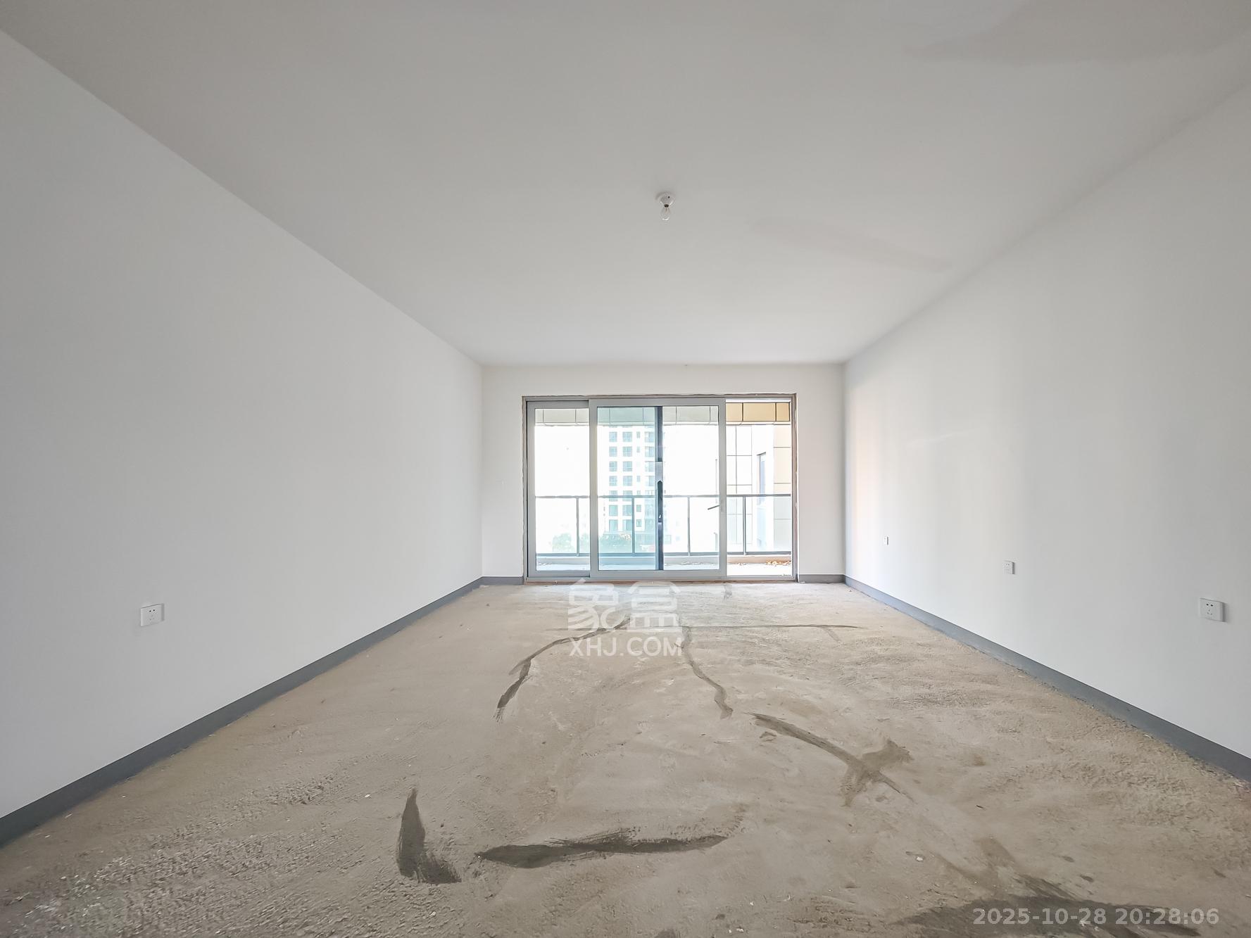 湘江壹号五期  5室2厅4卫    282.0万 湘江壹号五期  5室2厅4卫    282.0万客厅