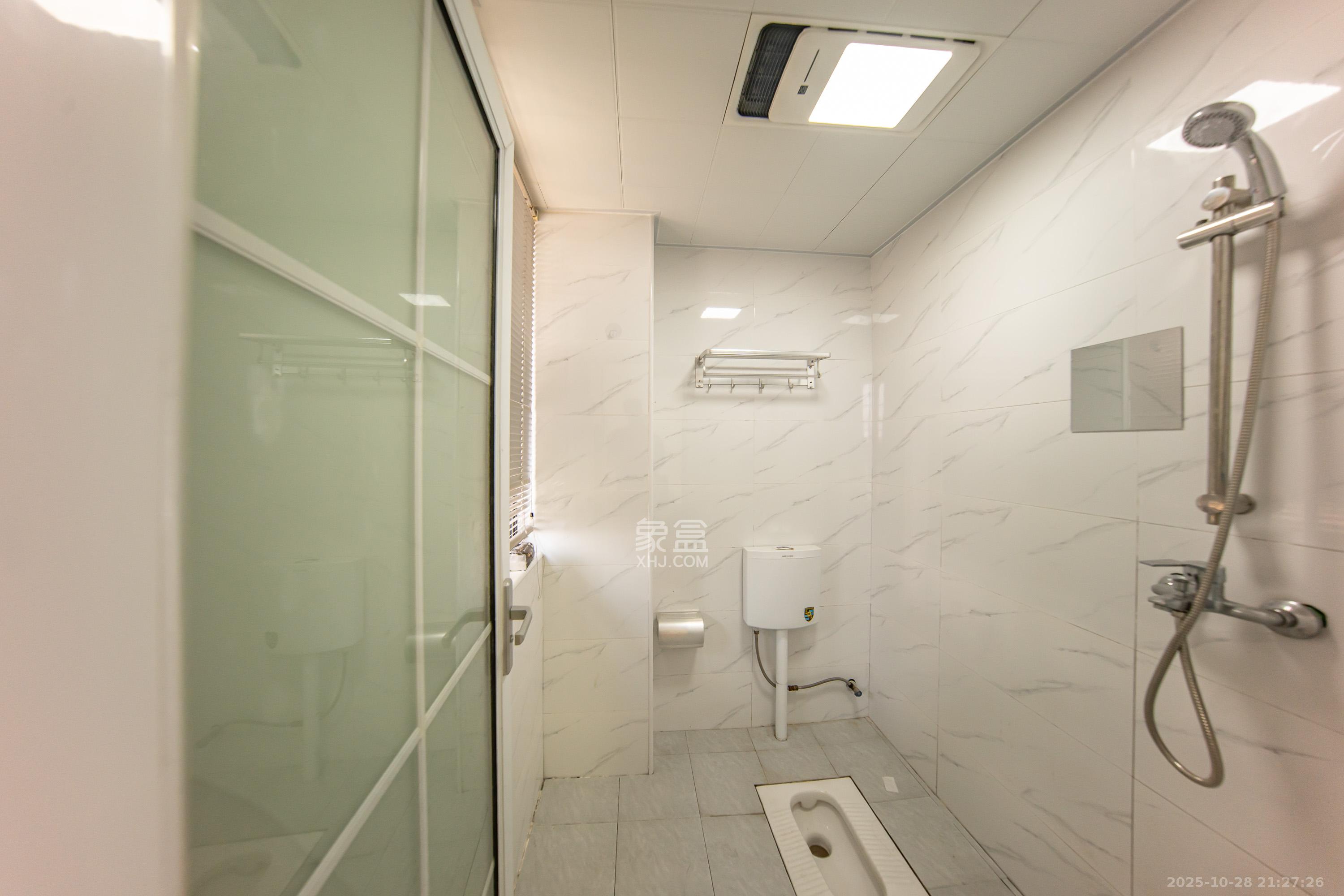 九龙领仕汇  3室2厅2卫    43.8万卫生间