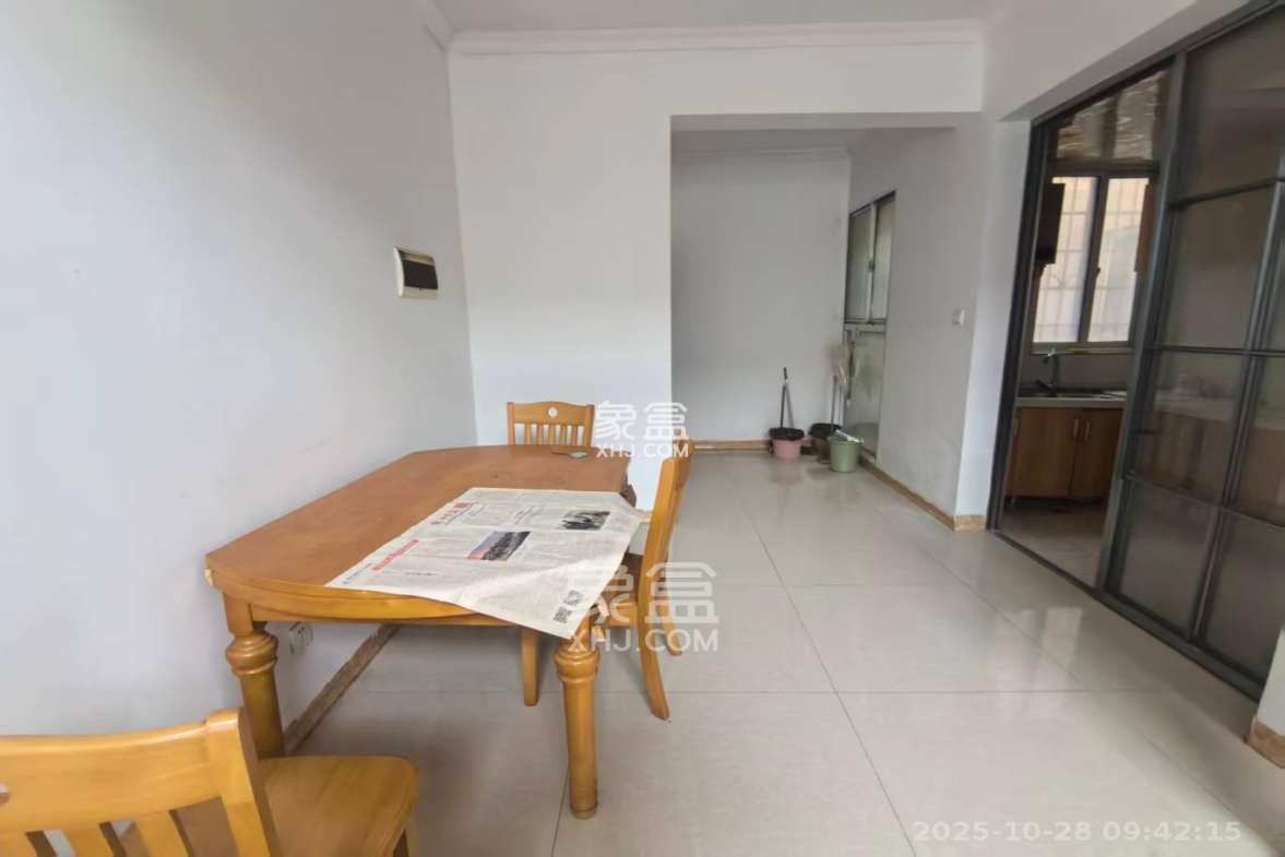 南郡雅园 4室2厅2卫 1500.0元/月 南郡雅园 4室2厅2卫 1500.0元/月室内图