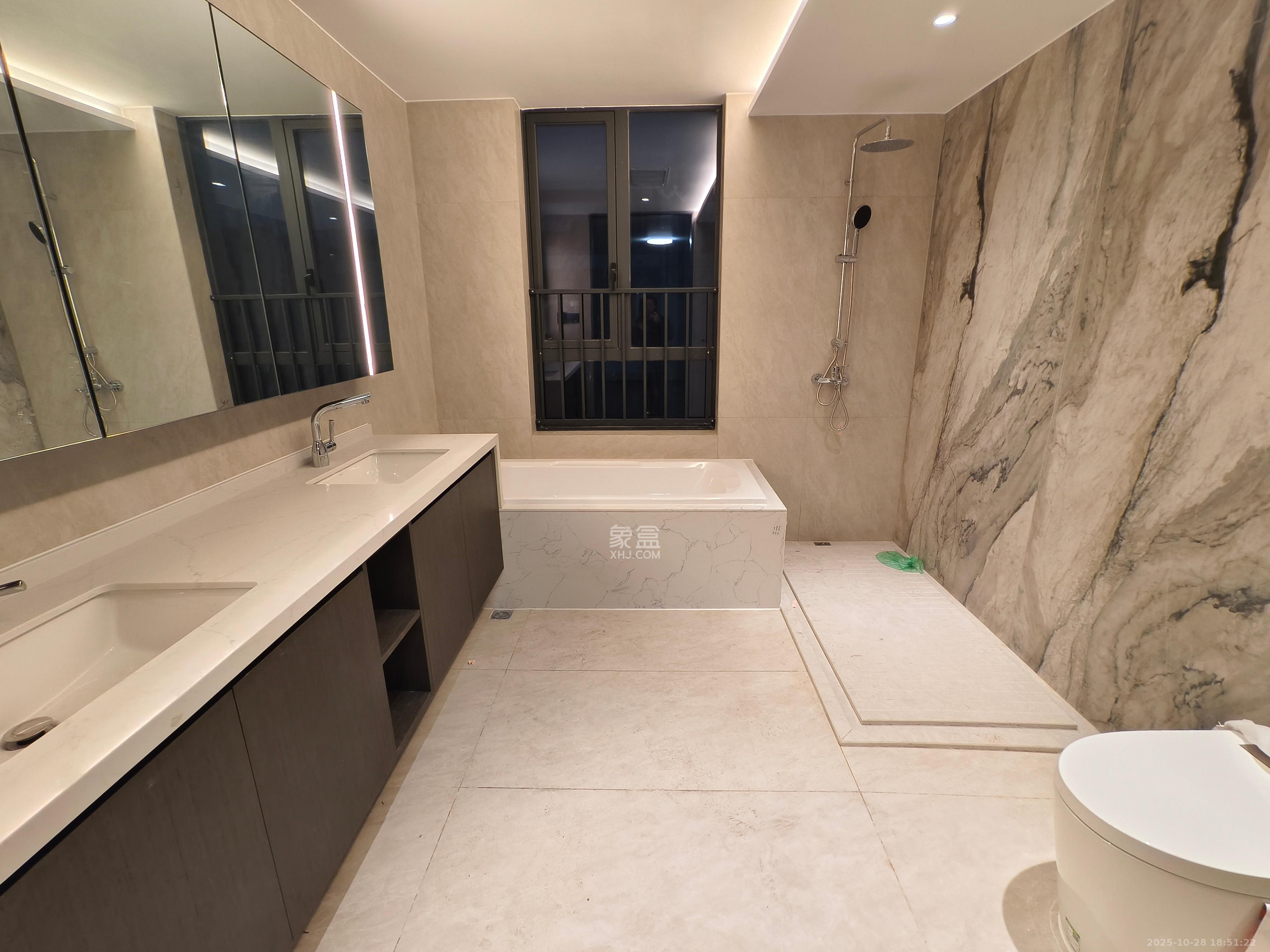 万科松湖天地  4室2厅4卫    10000.0元/月 万科松湖天地  4室2厅4卫    10000.0元/月室内图