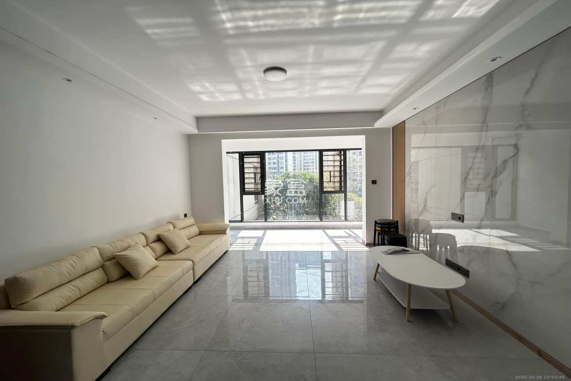 汉唐世家二期  3室2厅1卫    2500.0元/月 汉唐世家二期  3室2厅1卫    2500.0元/月室内图