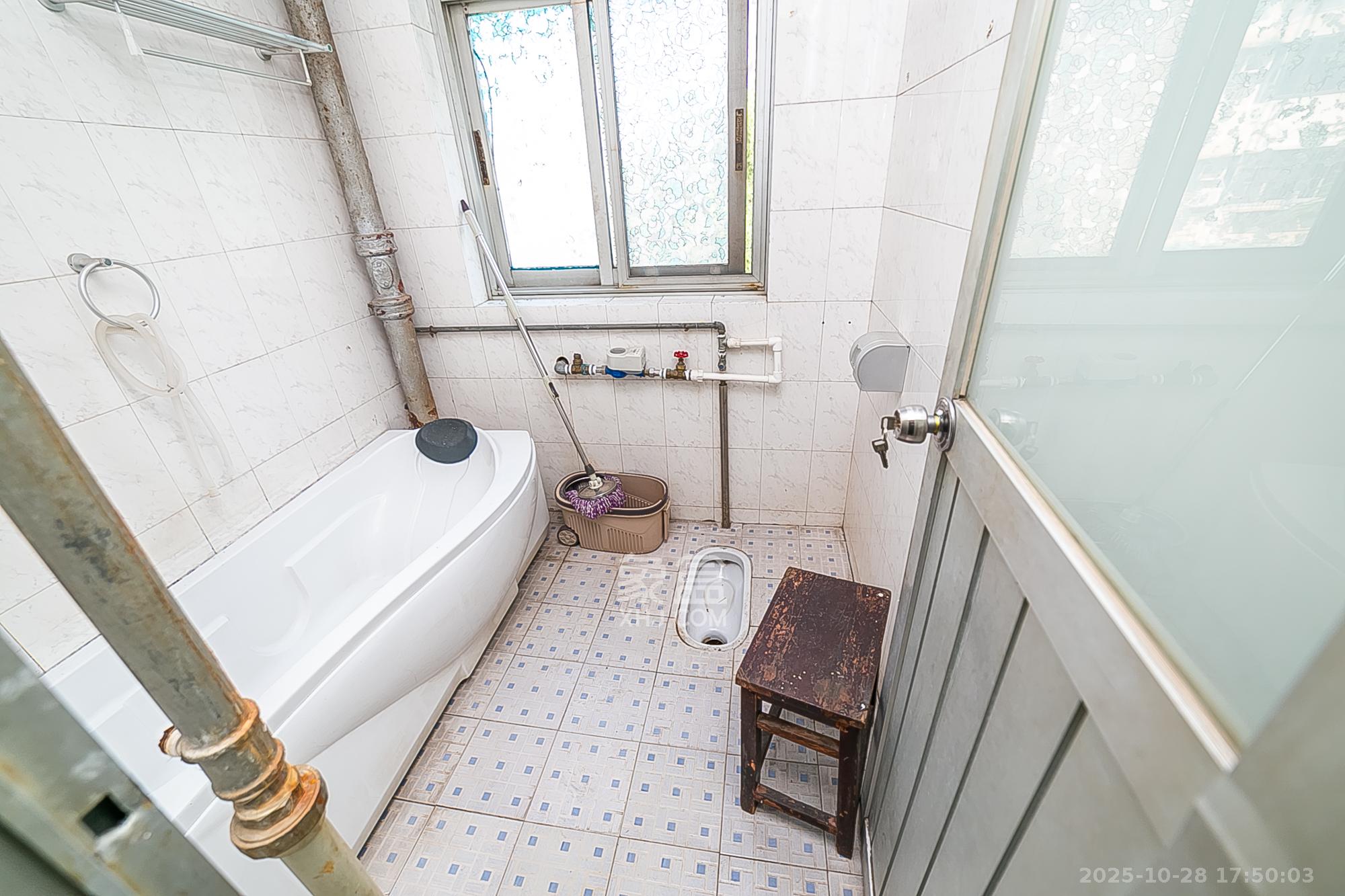 长沙理工大学东院西院  3室2厅2卫    82.0万卫生间