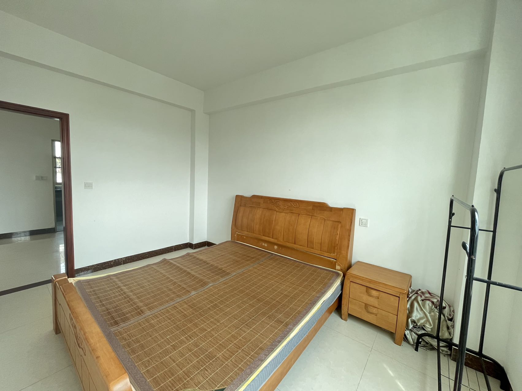 金鹿花园一期  3室2厅1卫    2500.0元/月 金鹿花园一期  3室2厅1卫    2500.0元/月室内图