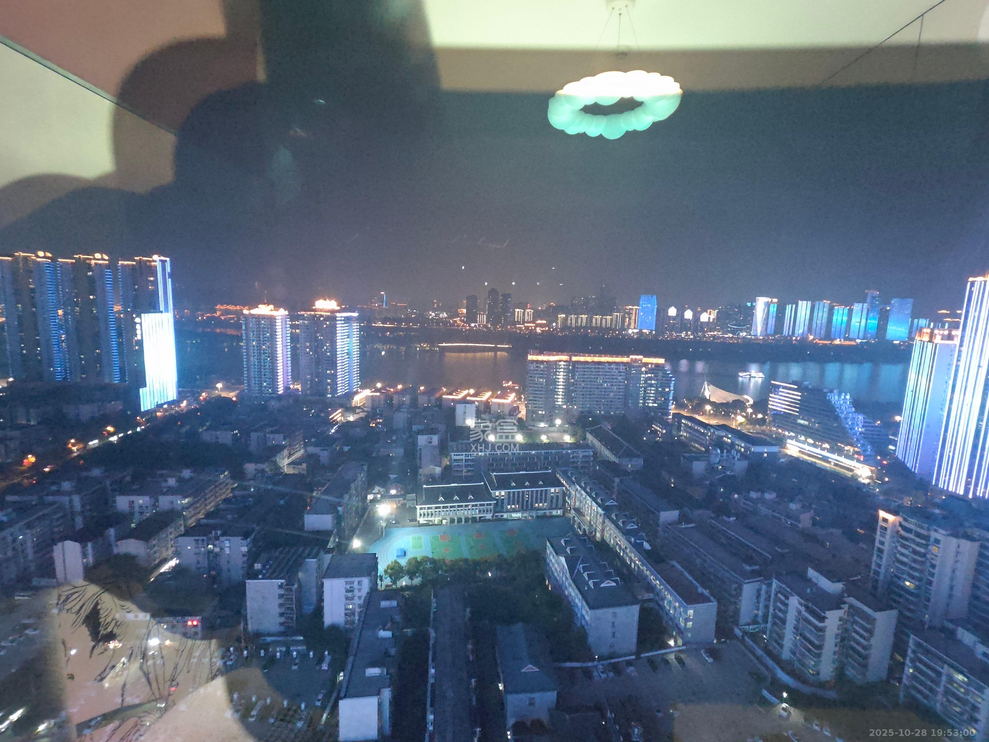 华润置地中心  1室1厅1卫    2200.0元/月室内图