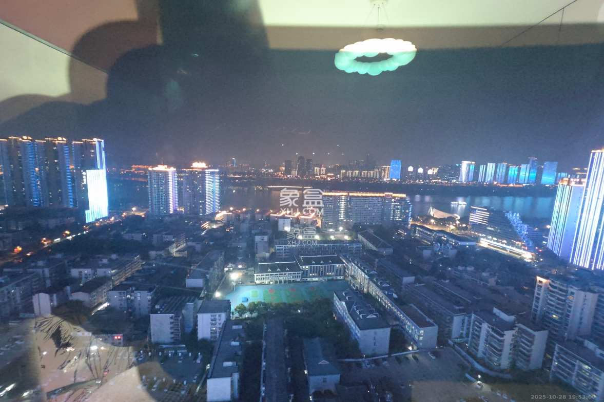 华润置地中心 1室1厅1卫 2200.0元/月 华润置地中心 1室1厅1卫 2200.0元/月室内图