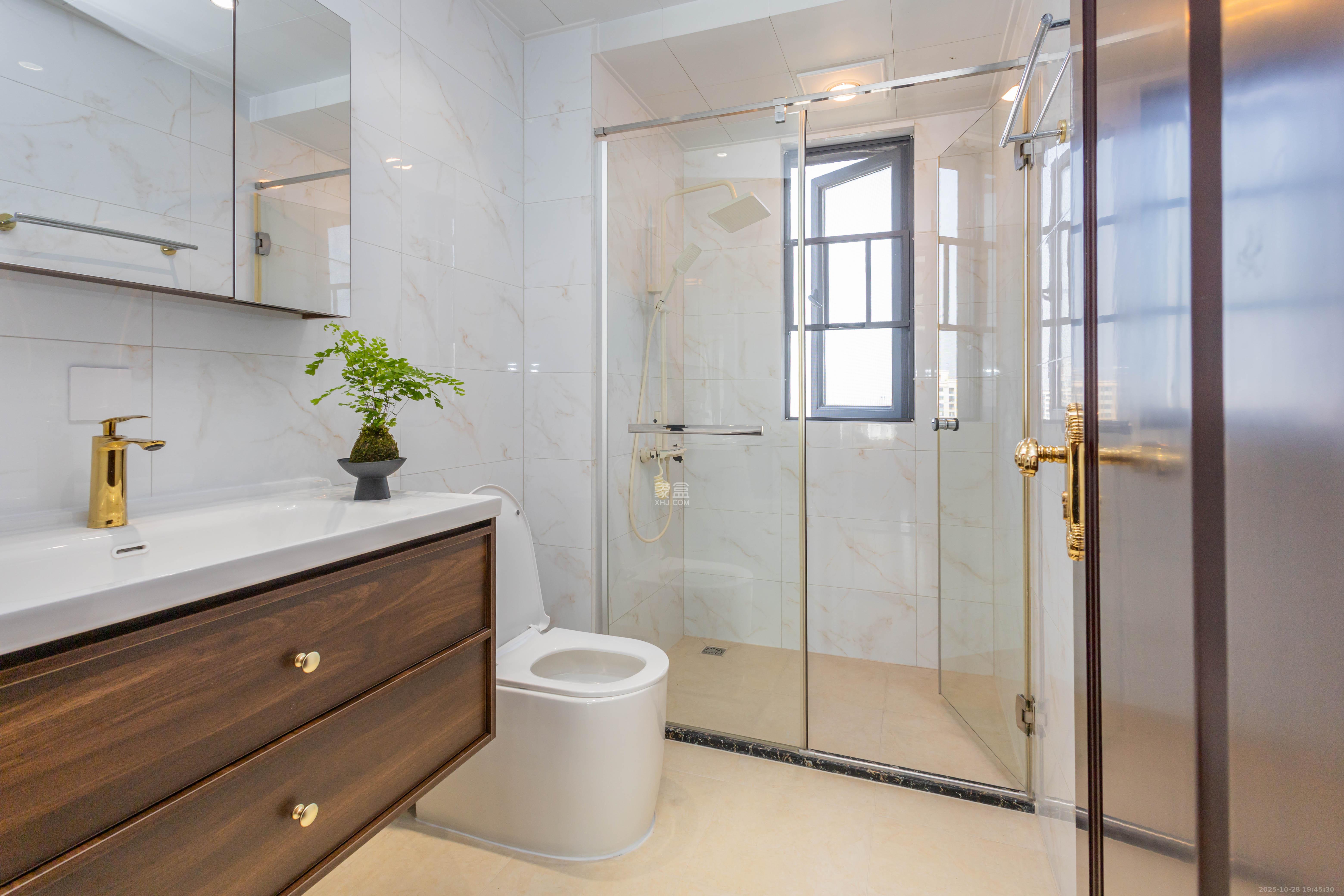 恒大江湾  4室2厅2卫    132.8万卫生间